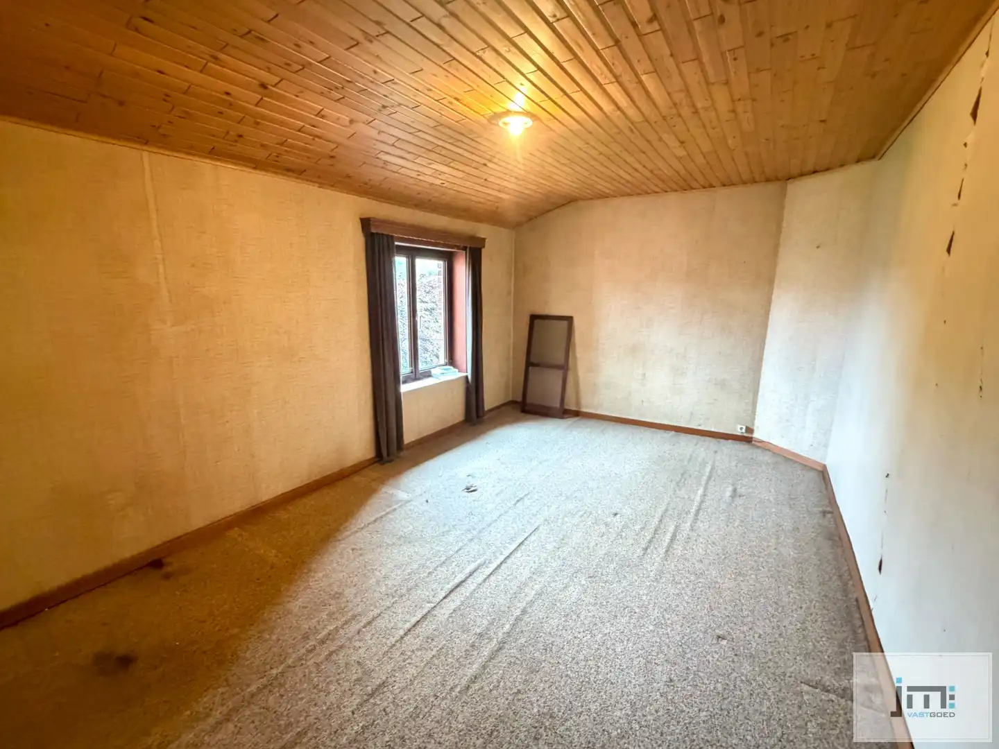 Woning met grote stallen foto 8