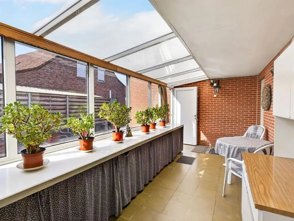 Verzorgde, vrijstaande woning, op te frissen naar eigen smaak foto 25
