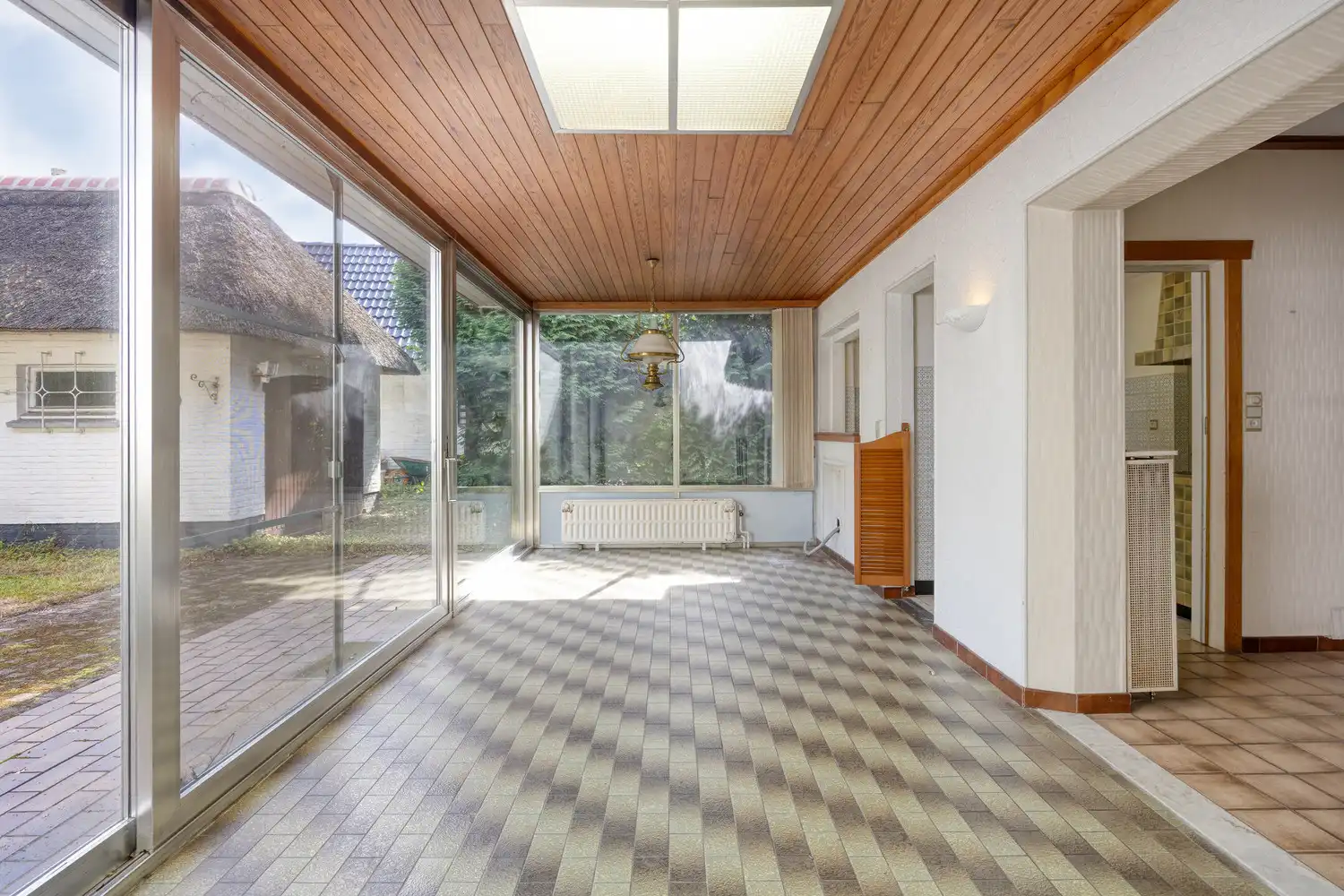 Charmante te renoveren cottagewoning met 3 slaapkamers en garage op 678m2! foto 11