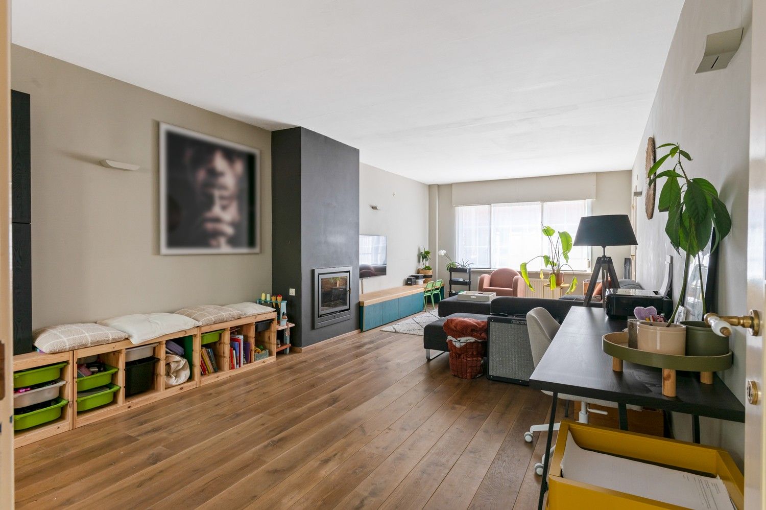 Instapklaar, ruim huis met 4 slaapkamers en tuin te koop in Schoten! foto {{pictureIndex}}