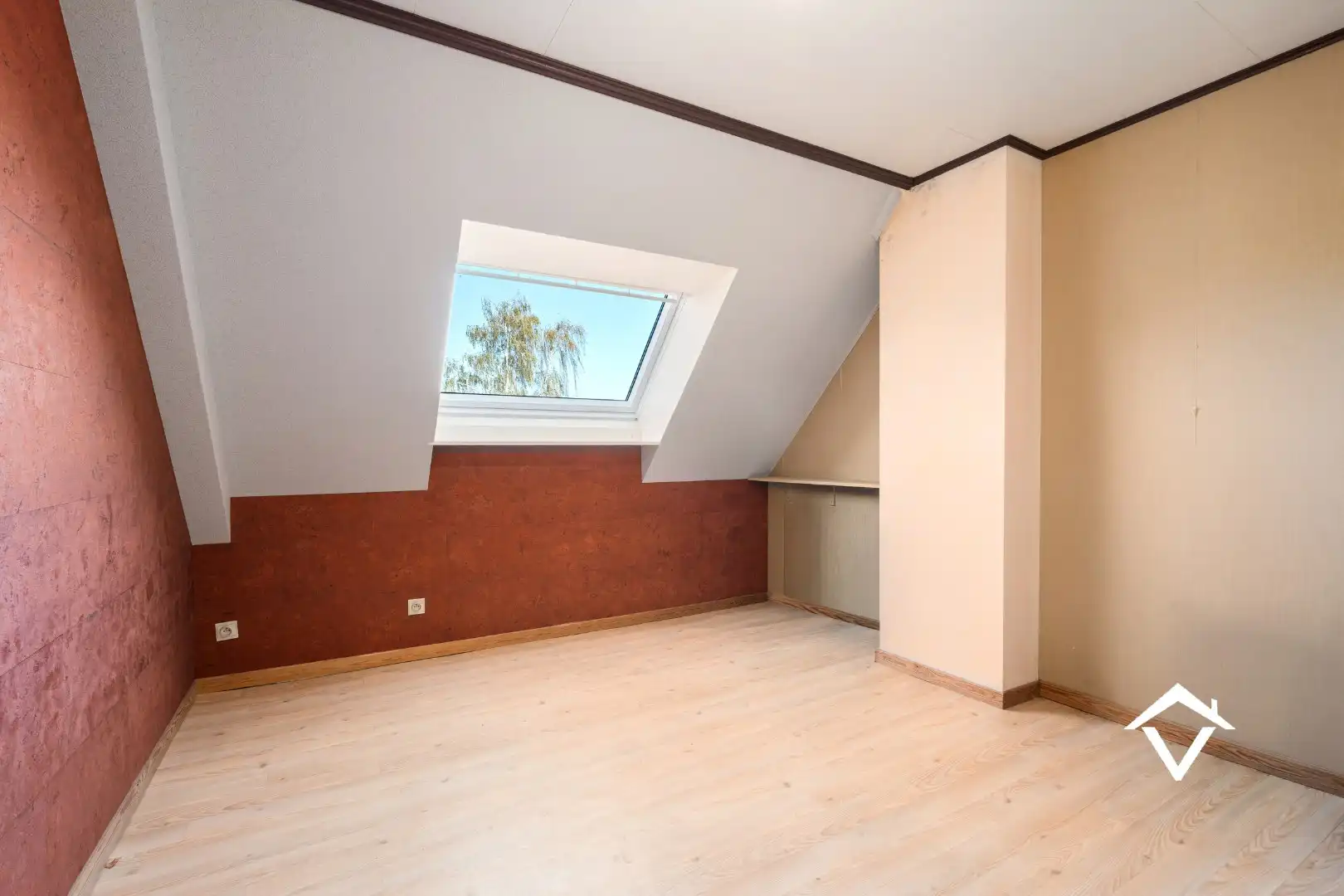 Zeer grote woning te koop in het centrum van Eernegem foto 30