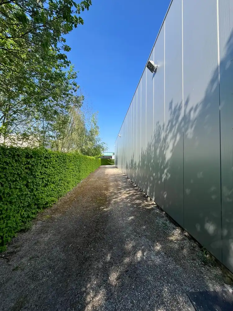 Bedrijfshal met terrein foto 24