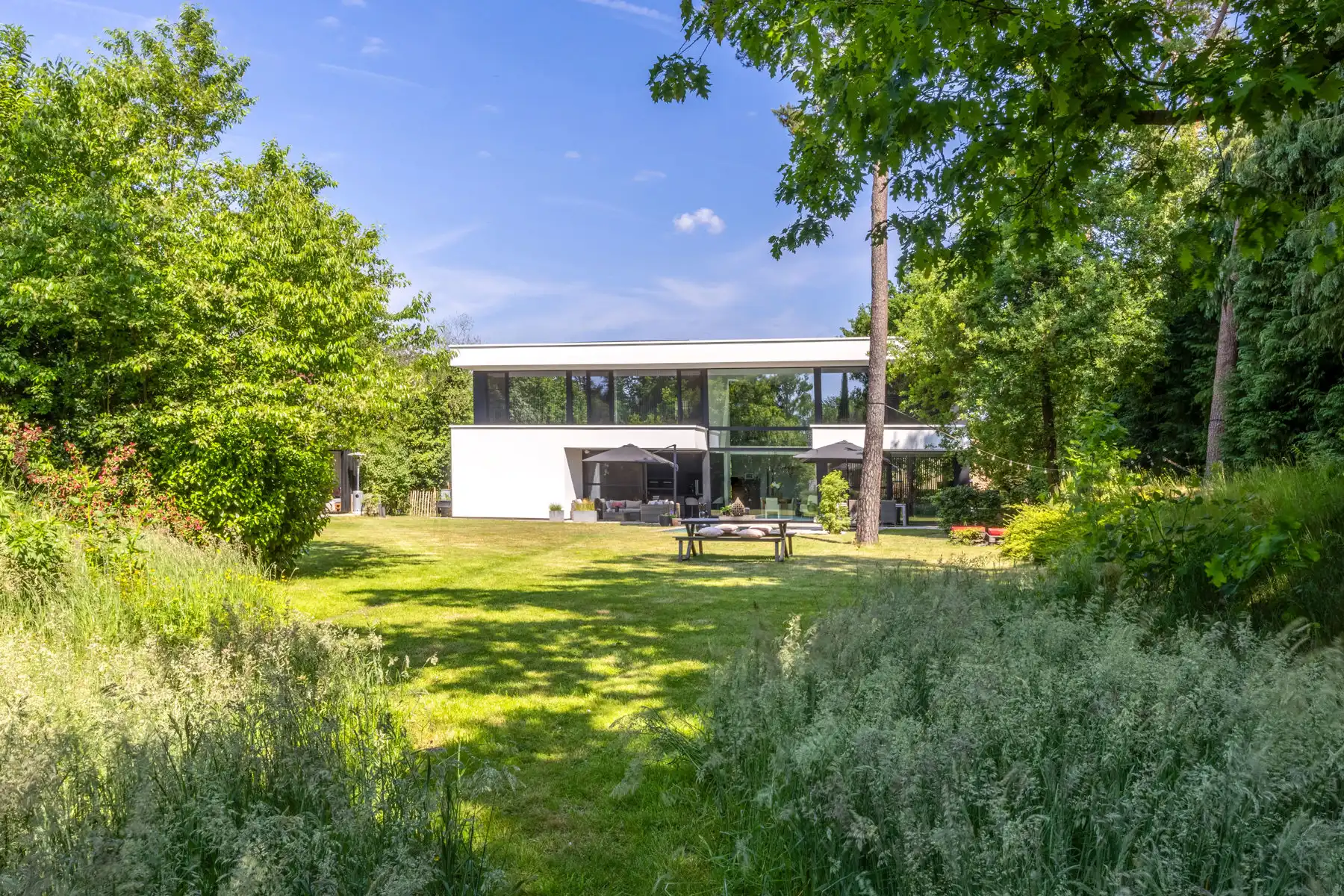 Ruime moderne luxe villa met zwembad op ca. 2339 m². foto 28