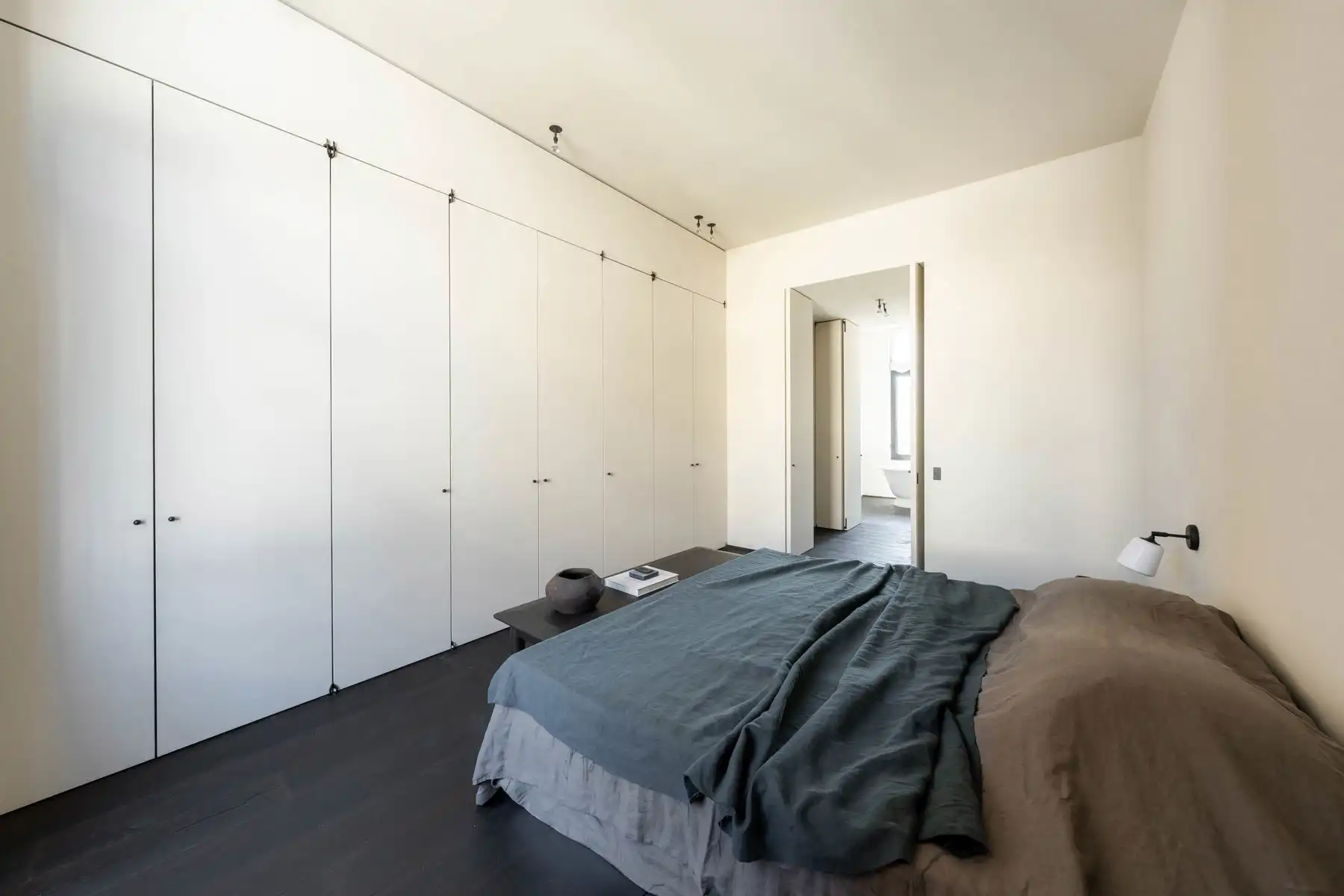 Stijlvol gerenoveerde herenwoning aan de voet van het KMSKA foto 14