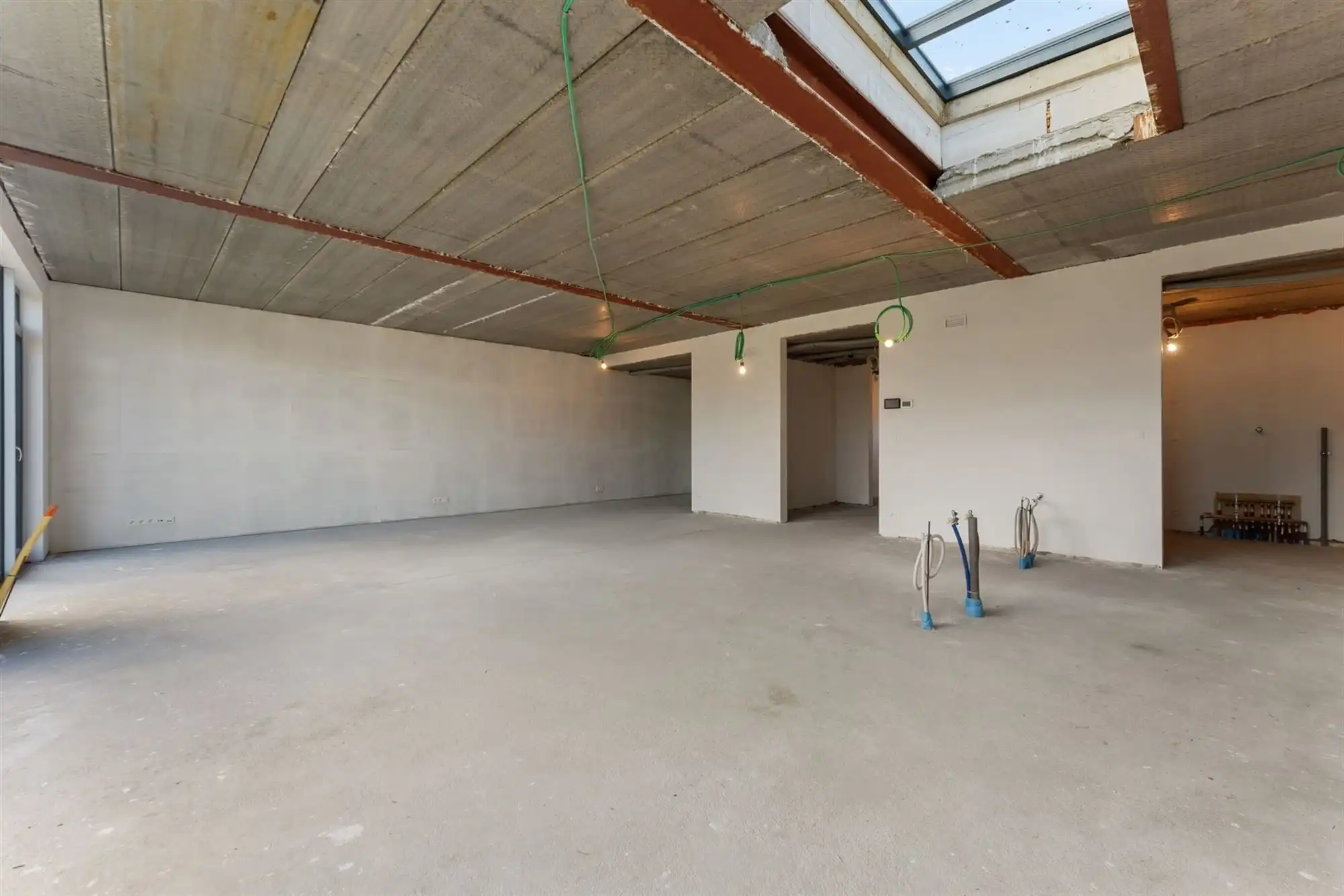 AF TE WERKEN RUIME WONING (222M²) MET 2 SLAAPKAMERS EN TUIN MET TUINKAMER OP 6A 81CA TE PAAL  foto 6