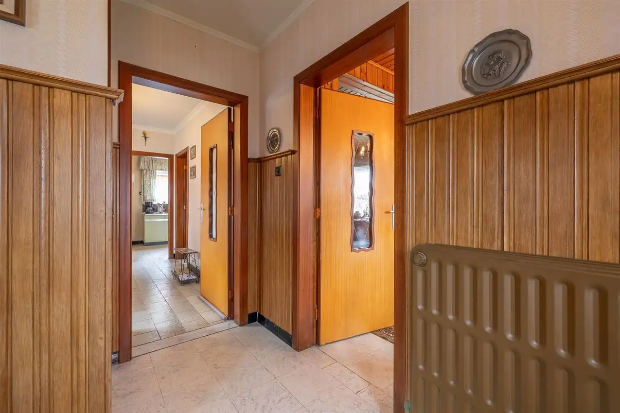 Vlakbij ingang merodebossen, soldie woning met potentieel foto 9