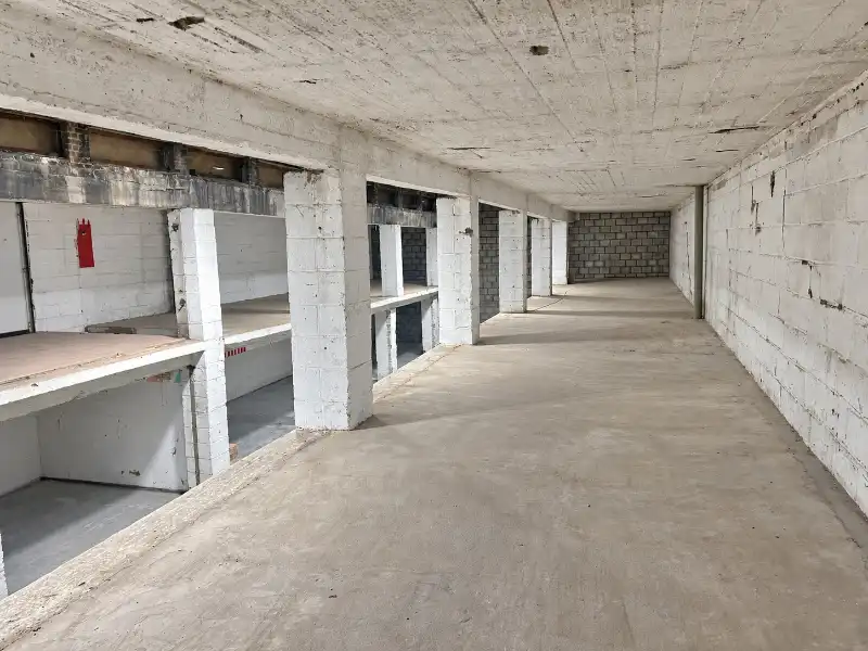Magazijn met mezzanine te koop nabij Gent en de R4 foto 5