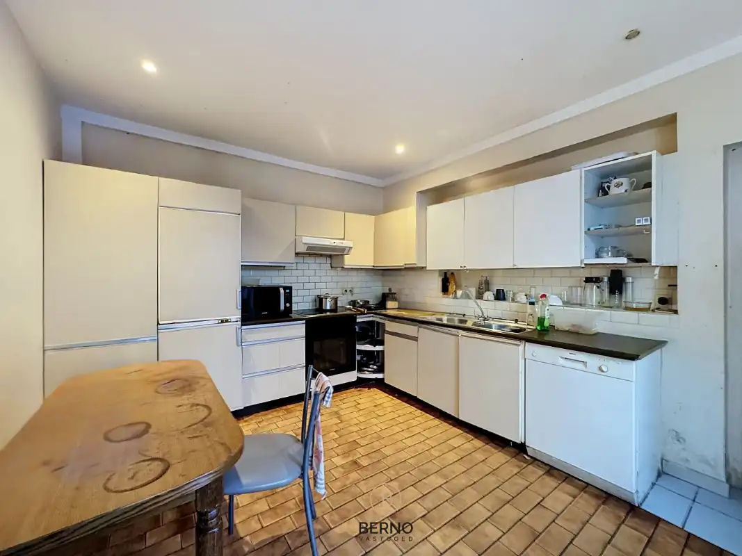 Te renoveren woning met 4 slaapkamers foto 6