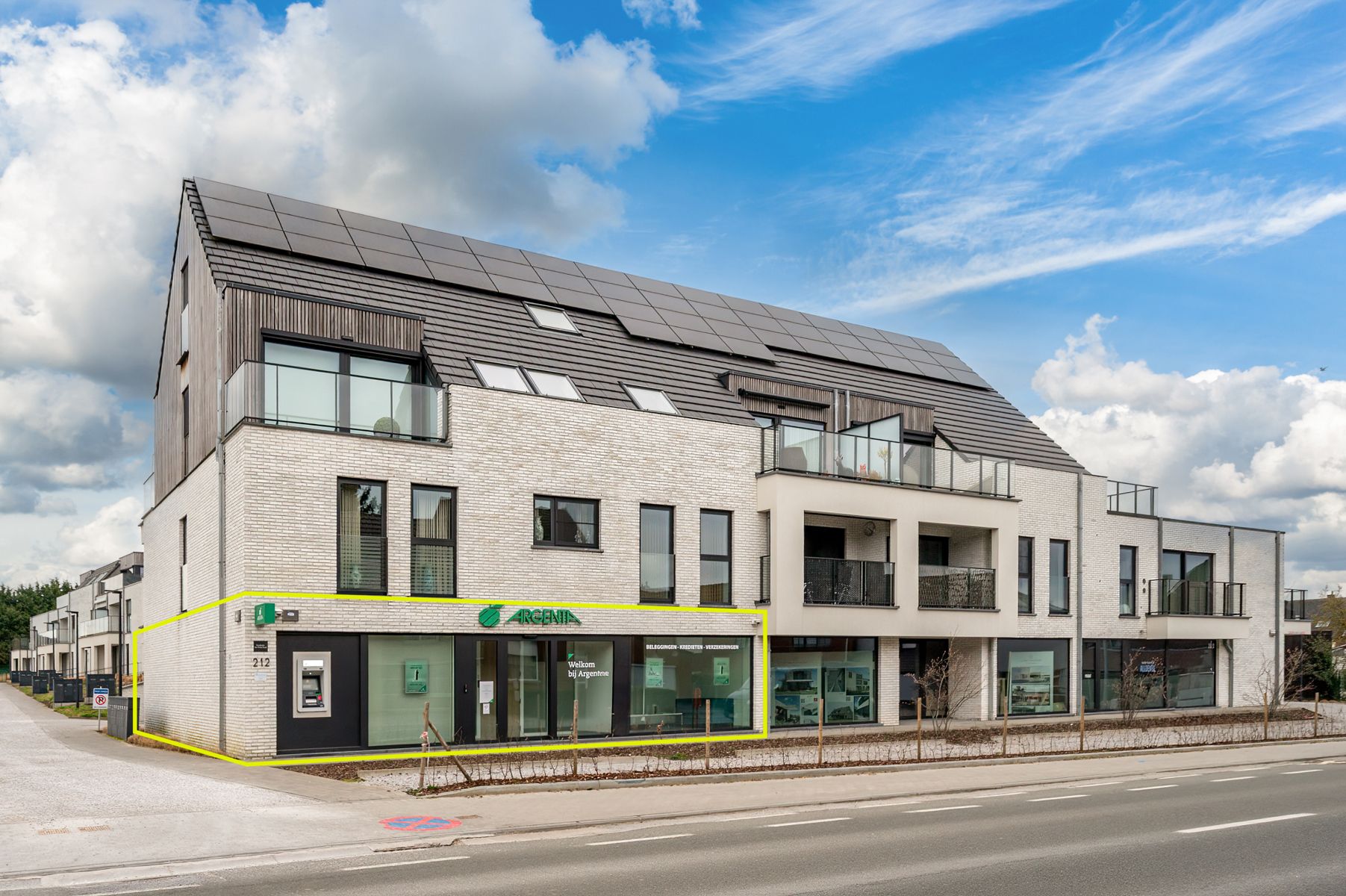 Moderne en zichtbare kantoorruimte op toplocatie foto {{pictureIndex}}