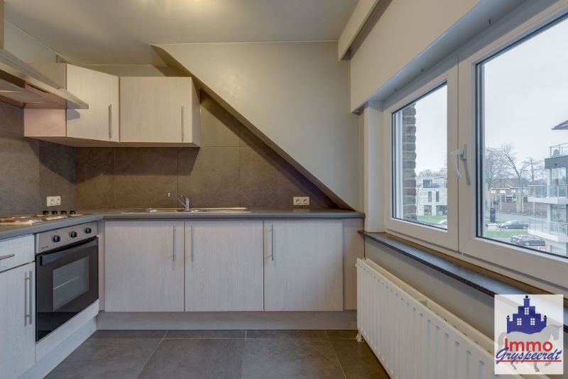 Roeselare nabij het stadspark :gezellig 2 slpk instapklaar appartement met terras foto 4