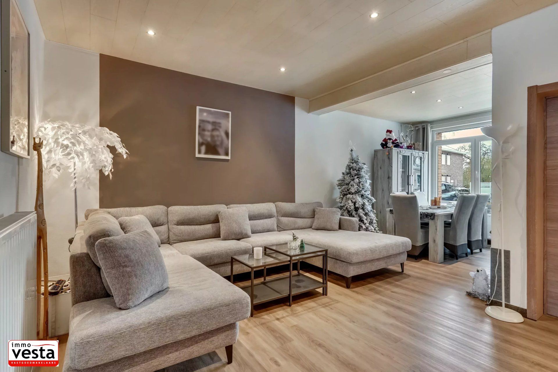 Ruime gezinswoning met 5 slaapkamers foto 4