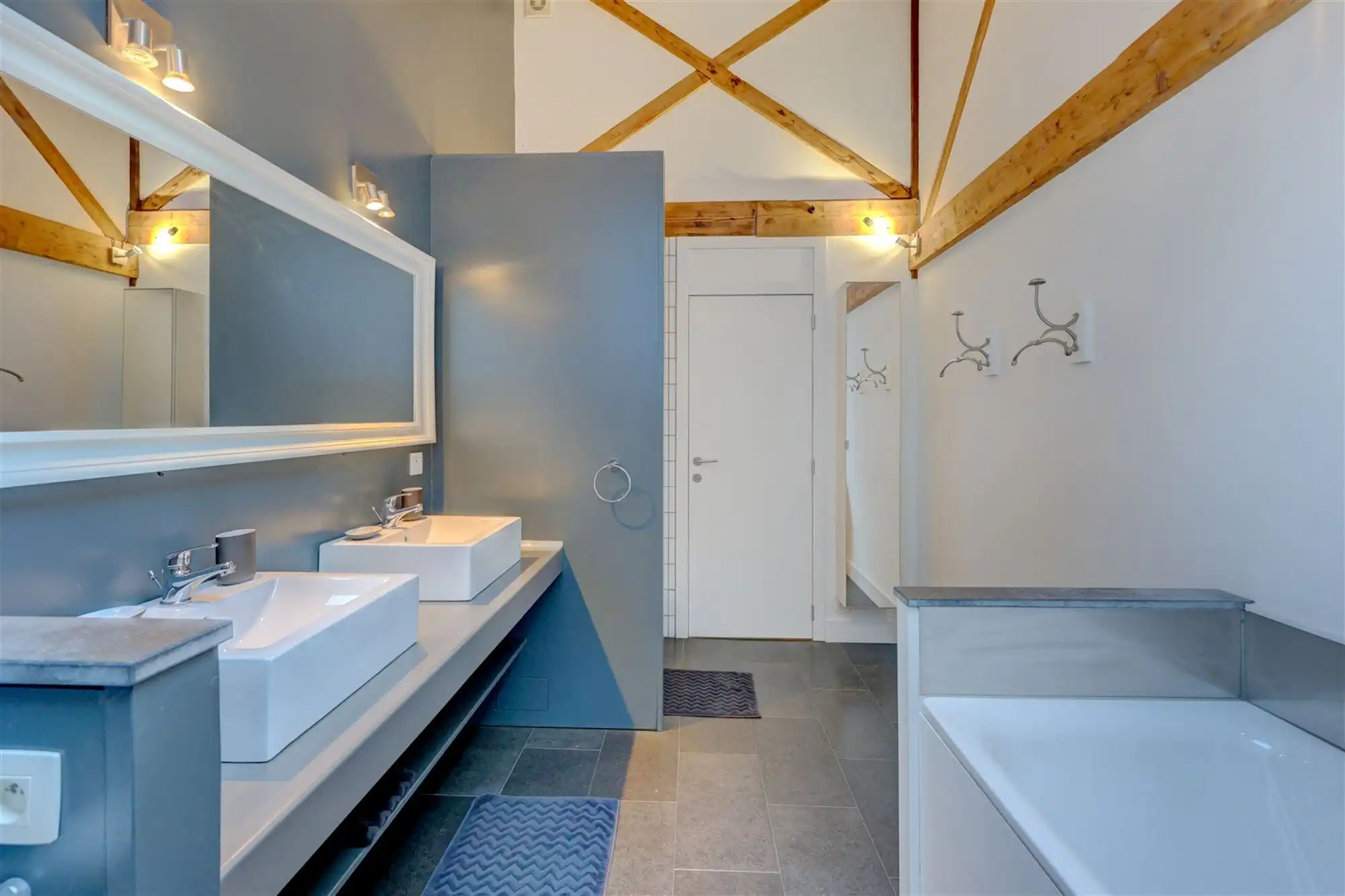 Gemeubeld appartement (173m²) op toplocatie in hartje Antwerpen met zonneterras foto 12