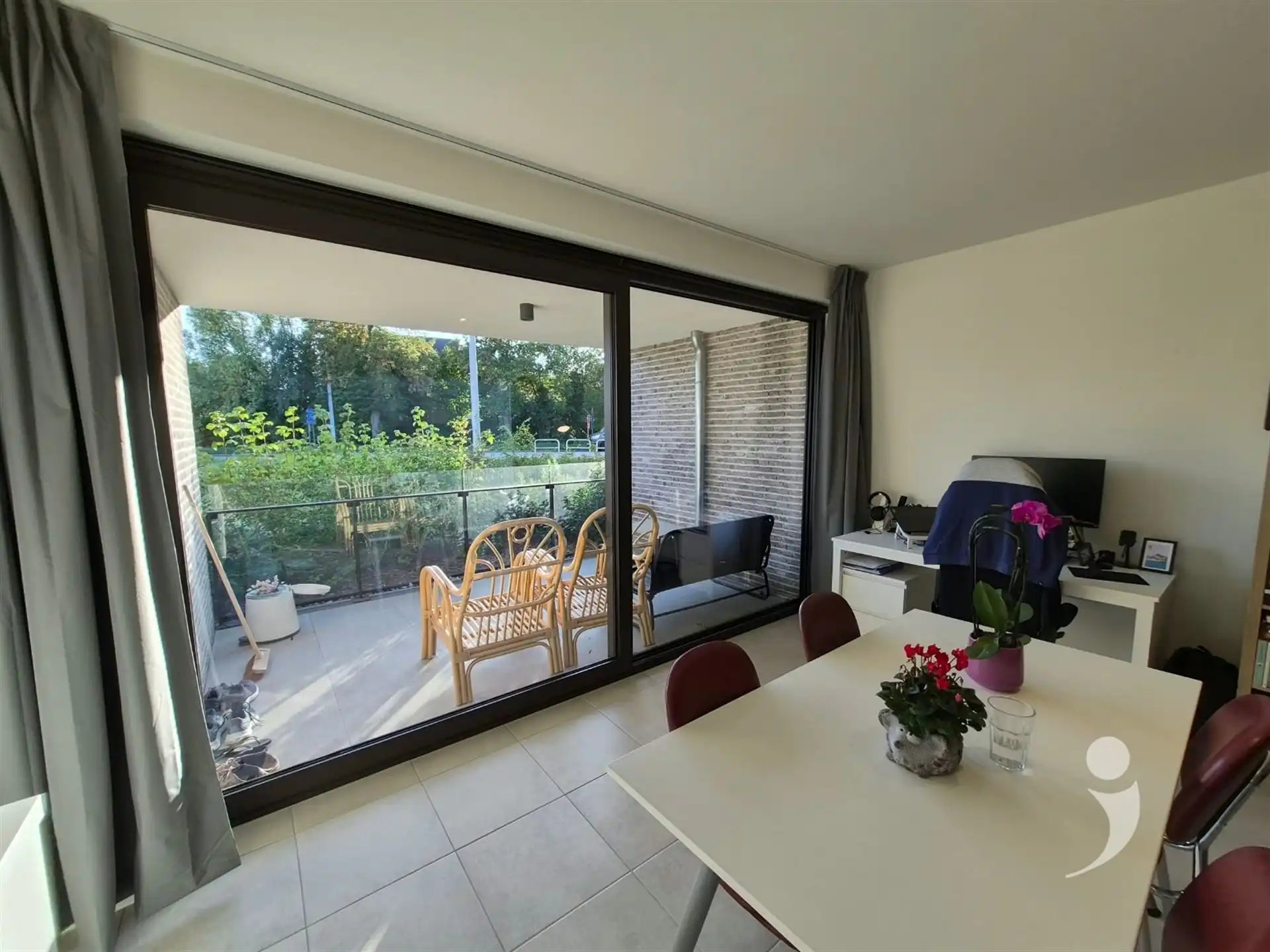 Recent gelijkvloers appartement met staanplaats voor de wagen foto 6