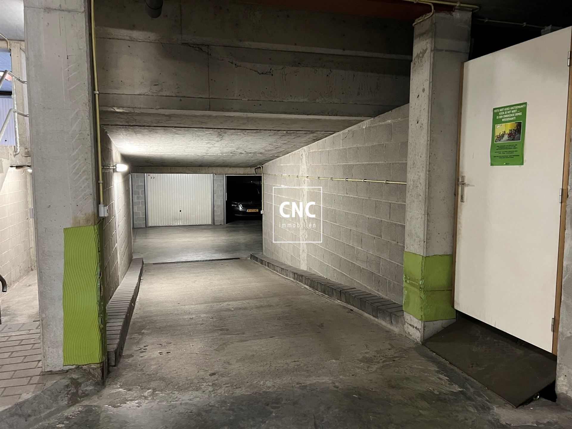 Zeer centraal gelegen garagebox in het hart van Knokke foto 3