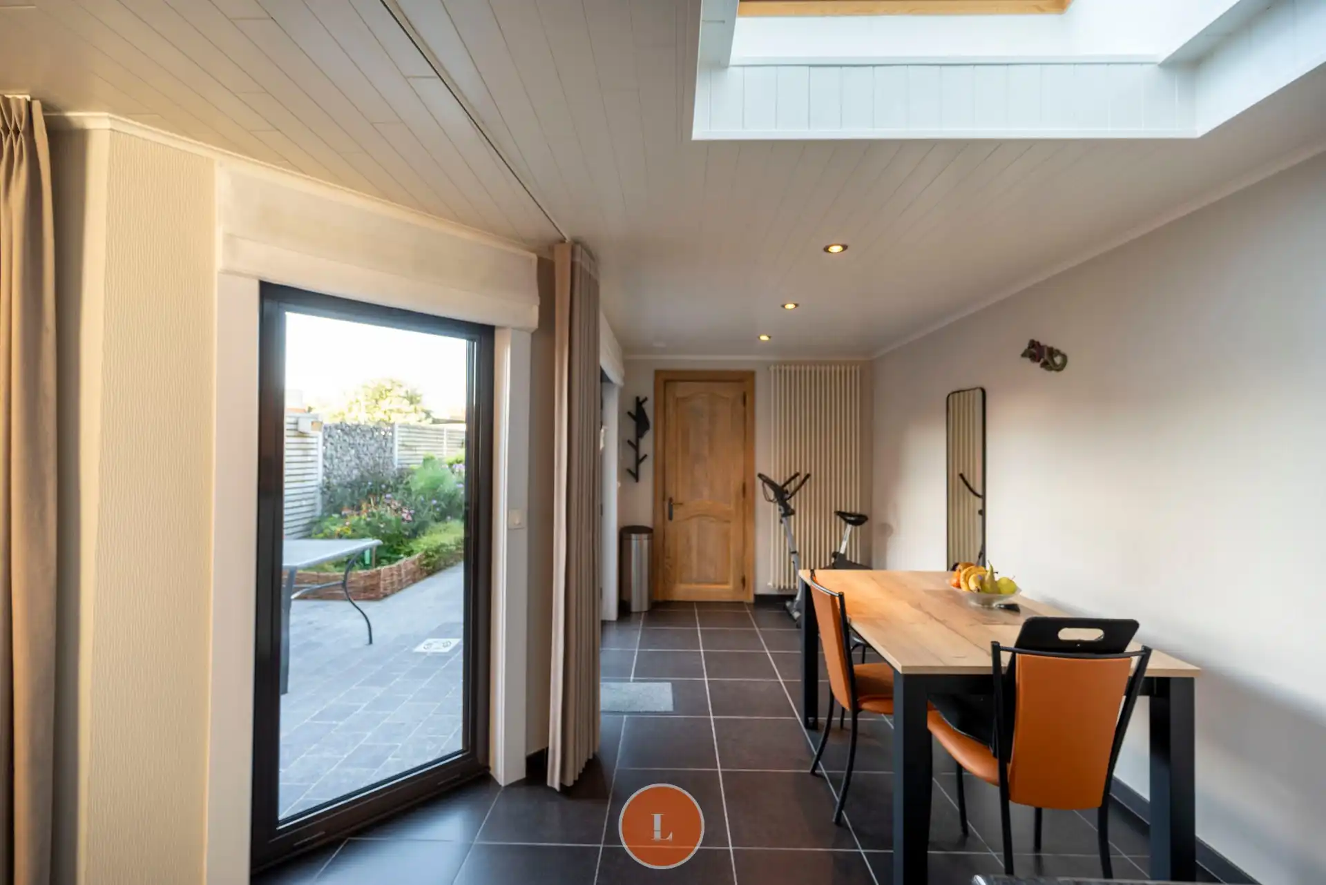 Goed onderhouden instapklare woning met garage foto 2