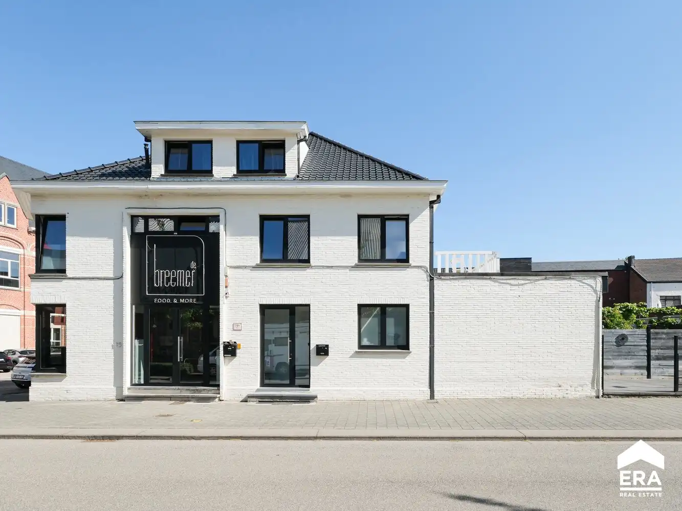 Woonhuis met handelsgedeelte foto 2