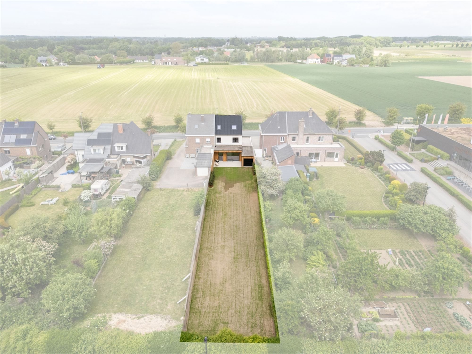 Stijlvolle, volledig gerenoveerde, INSTAPKLARE / WOONKLARE WONING (HOB) met 3 slaapkamers, 2 badkamers en garage op 756 m² foto 26