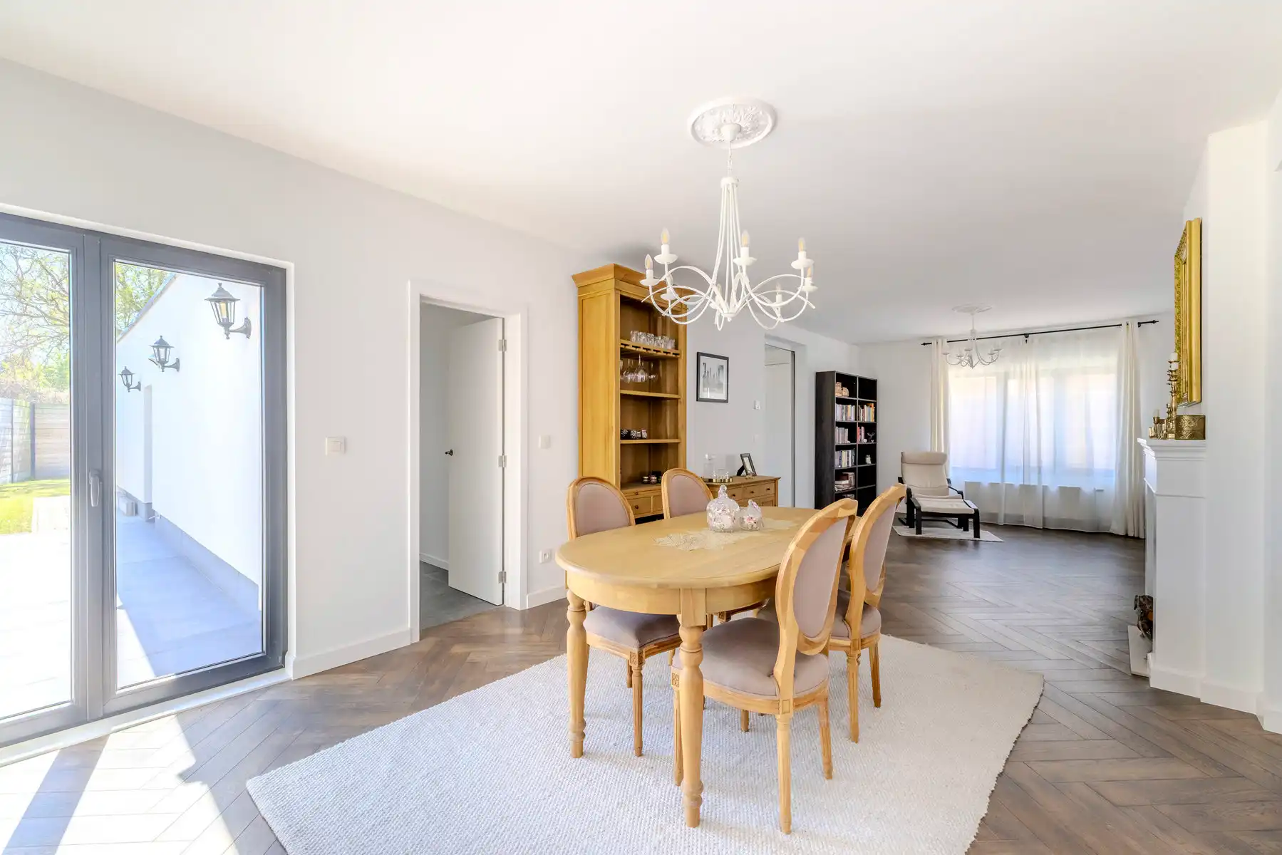 Gerenoveerde, energiezuinige woning met 3/4 slpks op 445m² foto 2