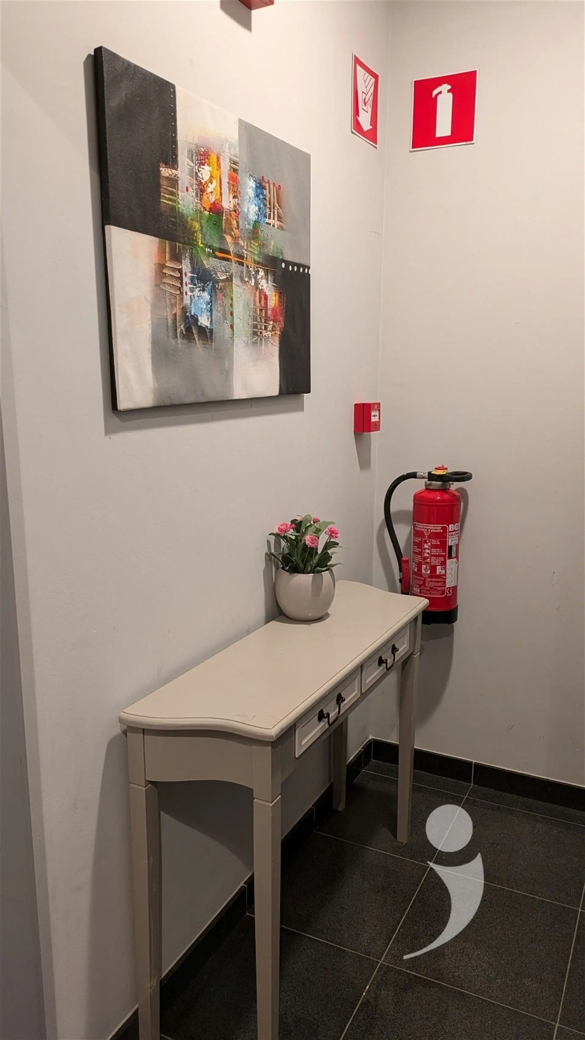 Gemeubeld appartement aan station te Aarschot. foto 3