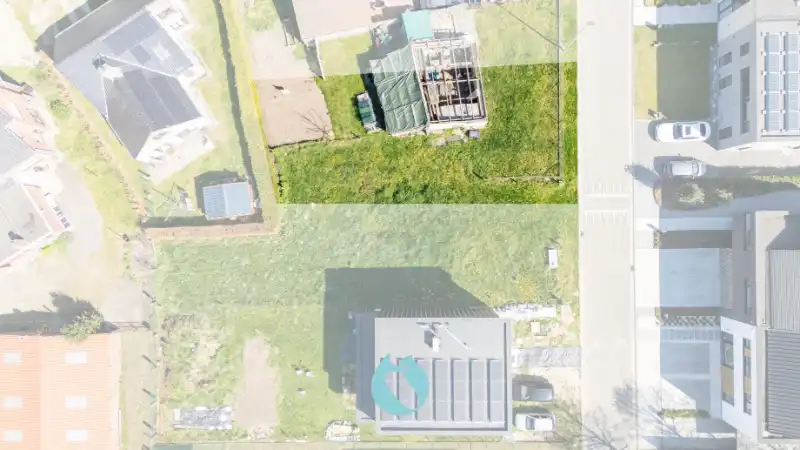 Bouwgrond voor halfopen bebouwing in verkeersarme verkaveling foto {{pictureIndex}}