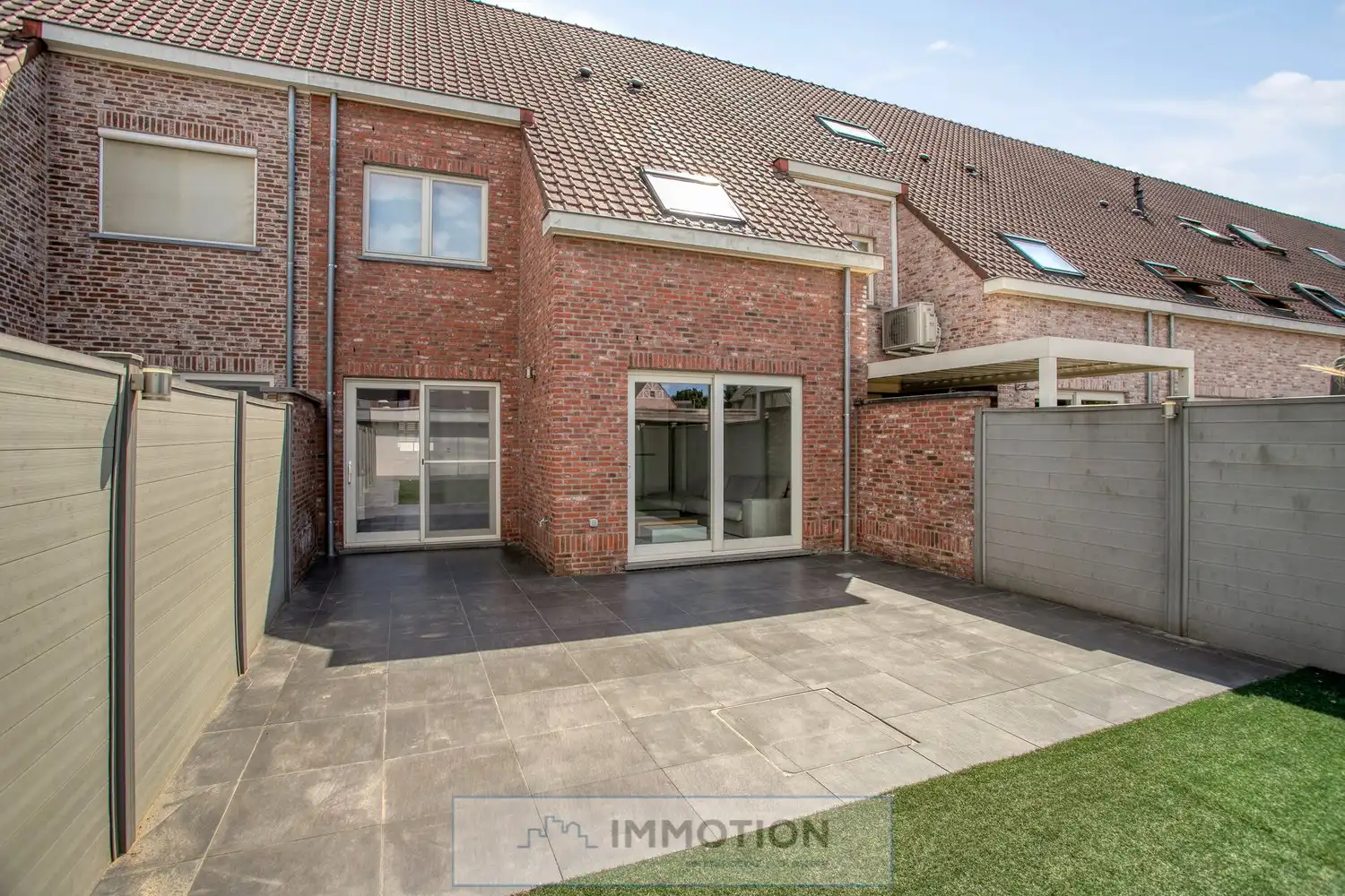 Ruime gezinswoning te huur in Heule - met 4 slaapkamers, 2 garages en een handige indeling! foto 17