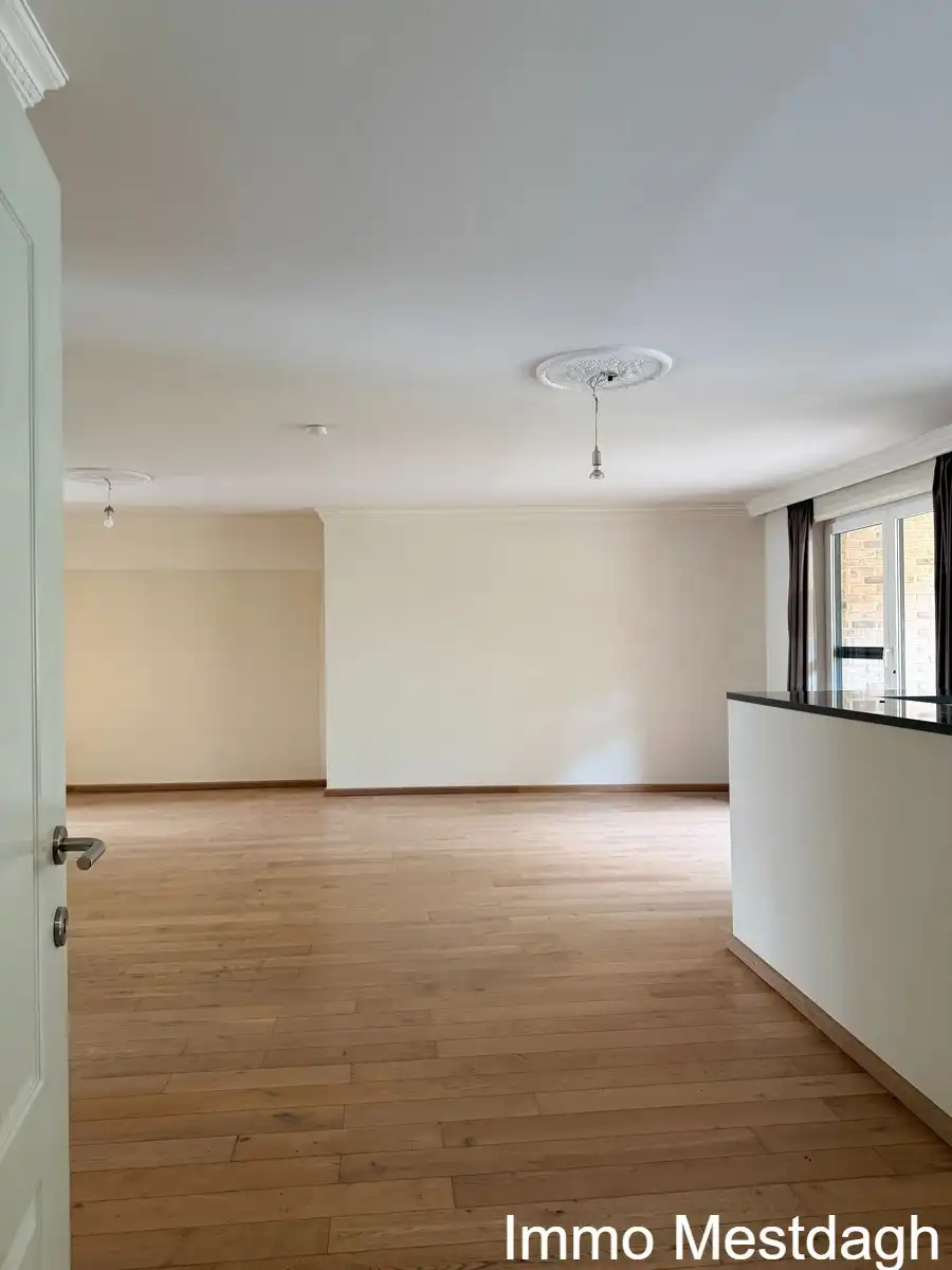 Lichtrijk en ruim appartement met 3 terrassen en autostaanplaats in het centrum van Diest foto 6
