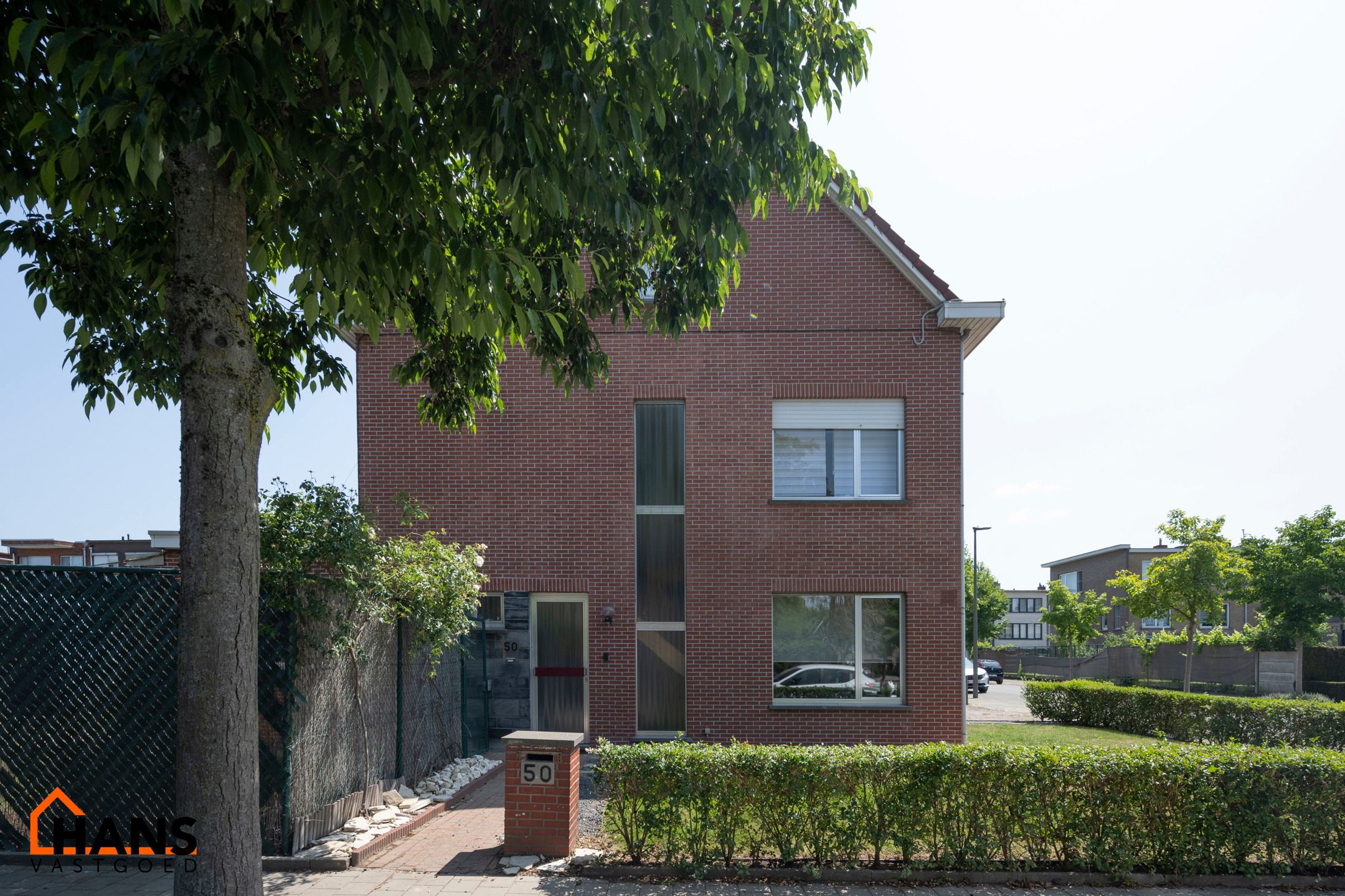 Instapklare halfopen hoekwoning met garage, oprit en tuin. foto 18