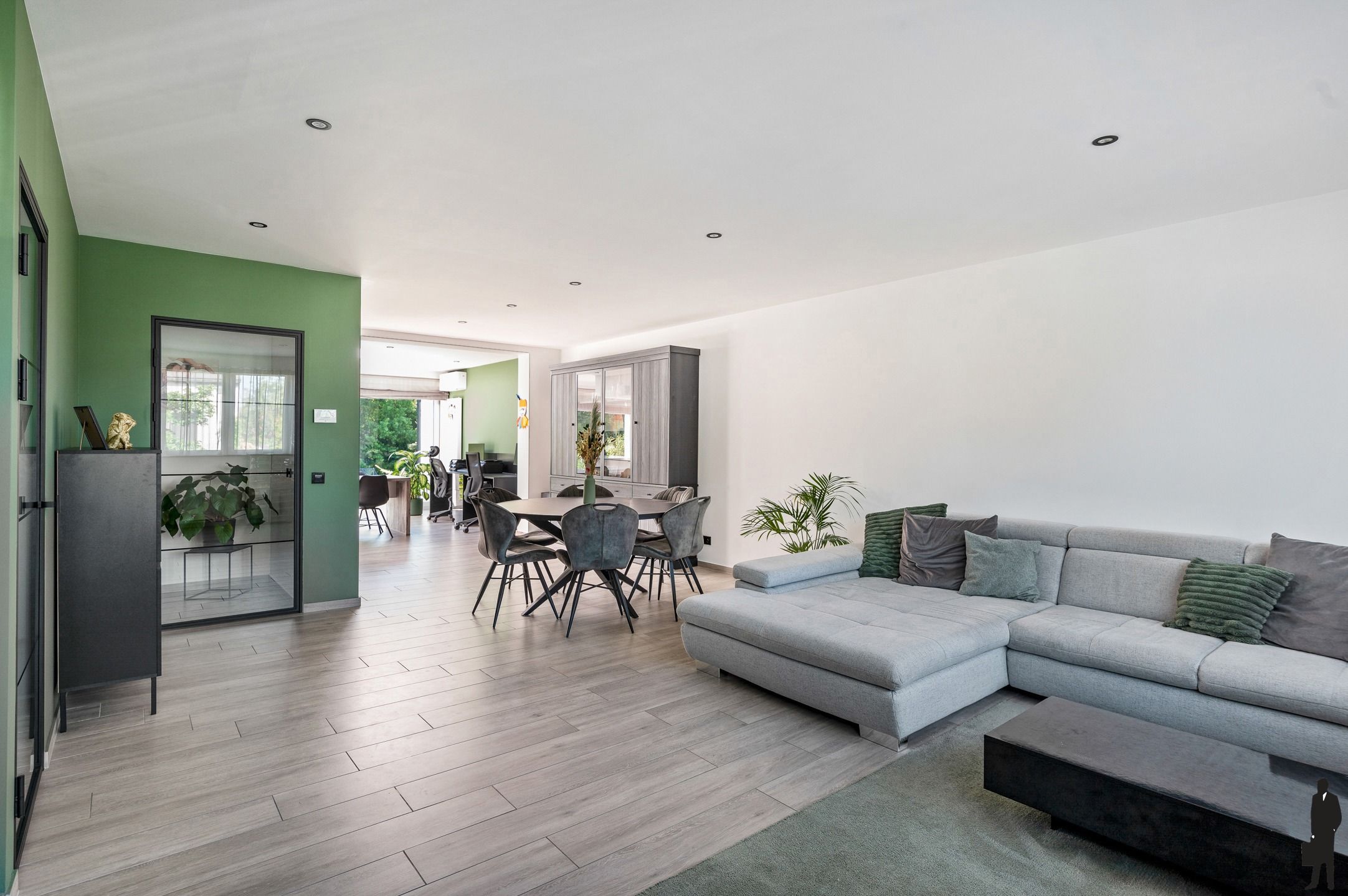 Welgelegen gerenoveerde woning met 3 slpks, 2 badks en tuin foto 5