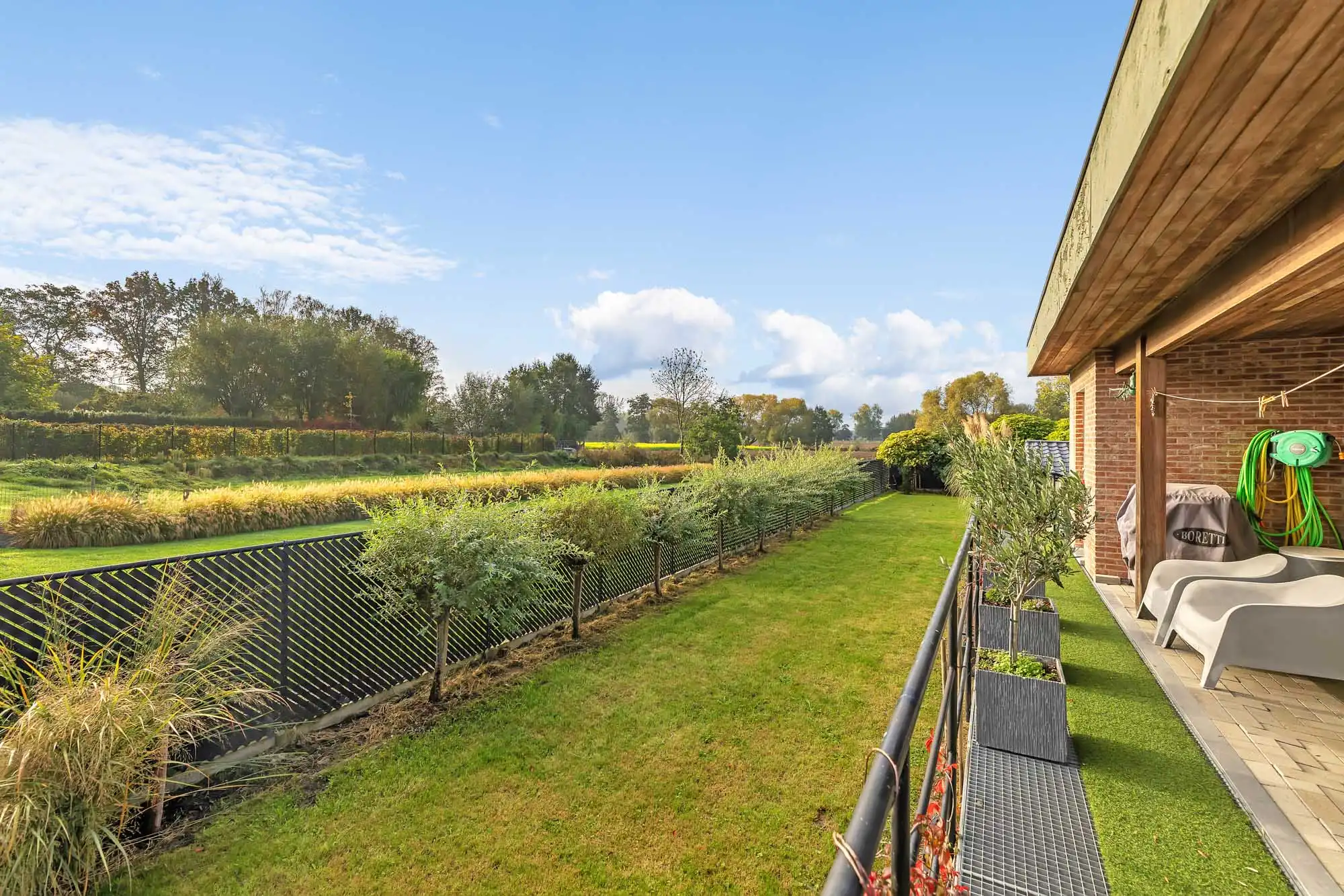 Instapklare, goed onderhouden woning op gunstige locatie foto 9