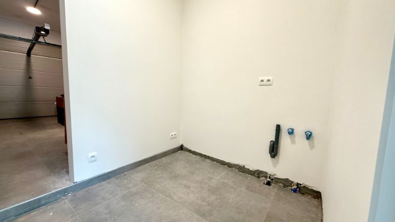 Prachtige vernieuwbouwwoning aan het water in hartje Deinze foto 12