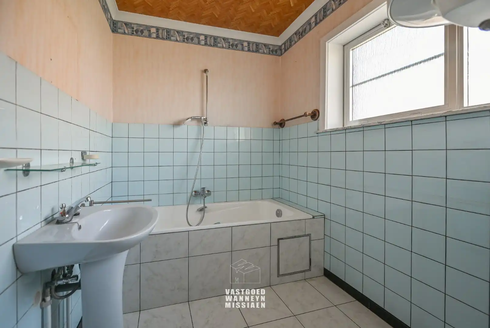 Te renoveren gelijkvloerse woning met  3slpk, garage, tuin op 1290m2 foto 21