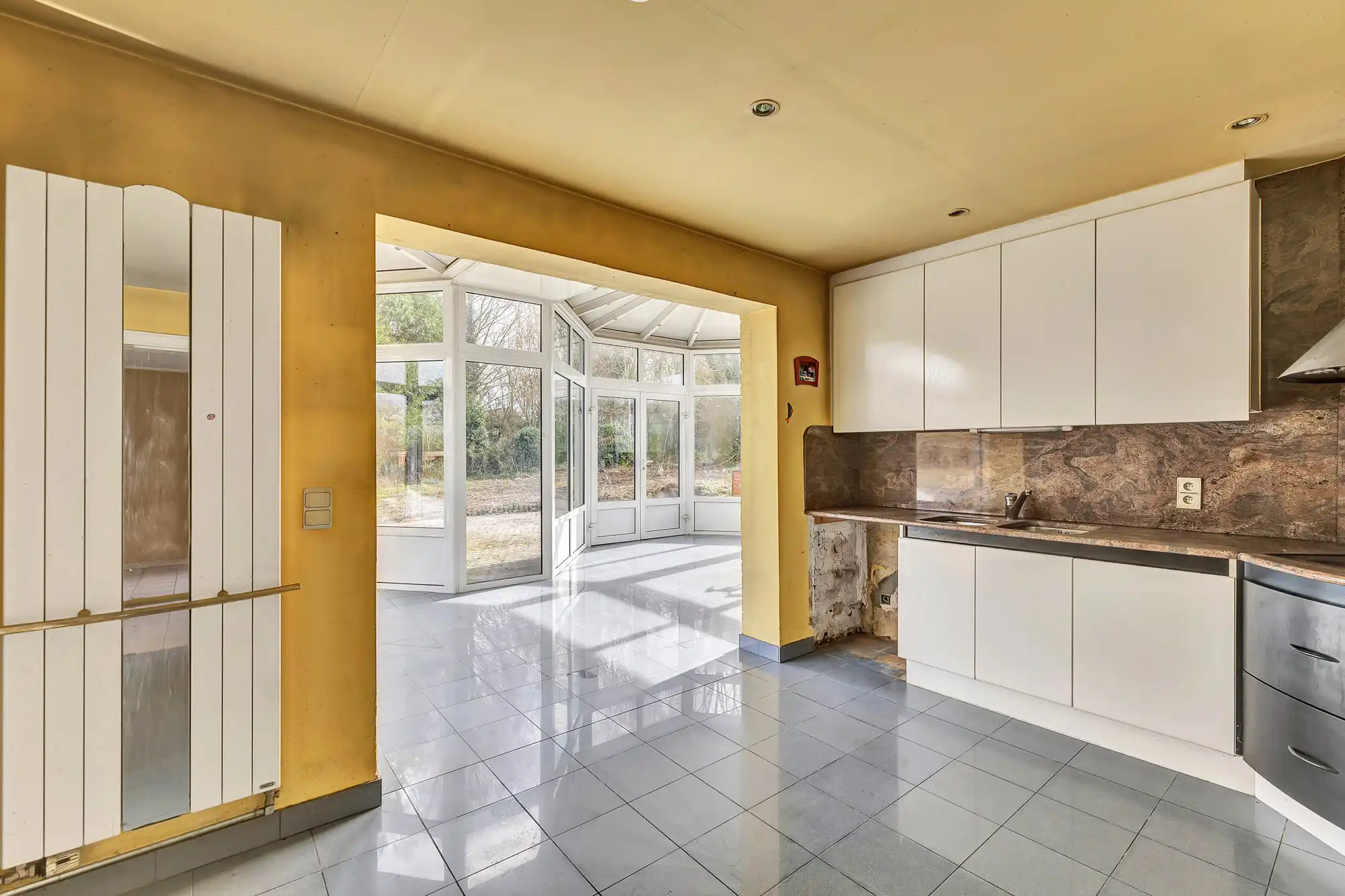 Te renoveren woning op uitzonderlijk perceel! foto 3