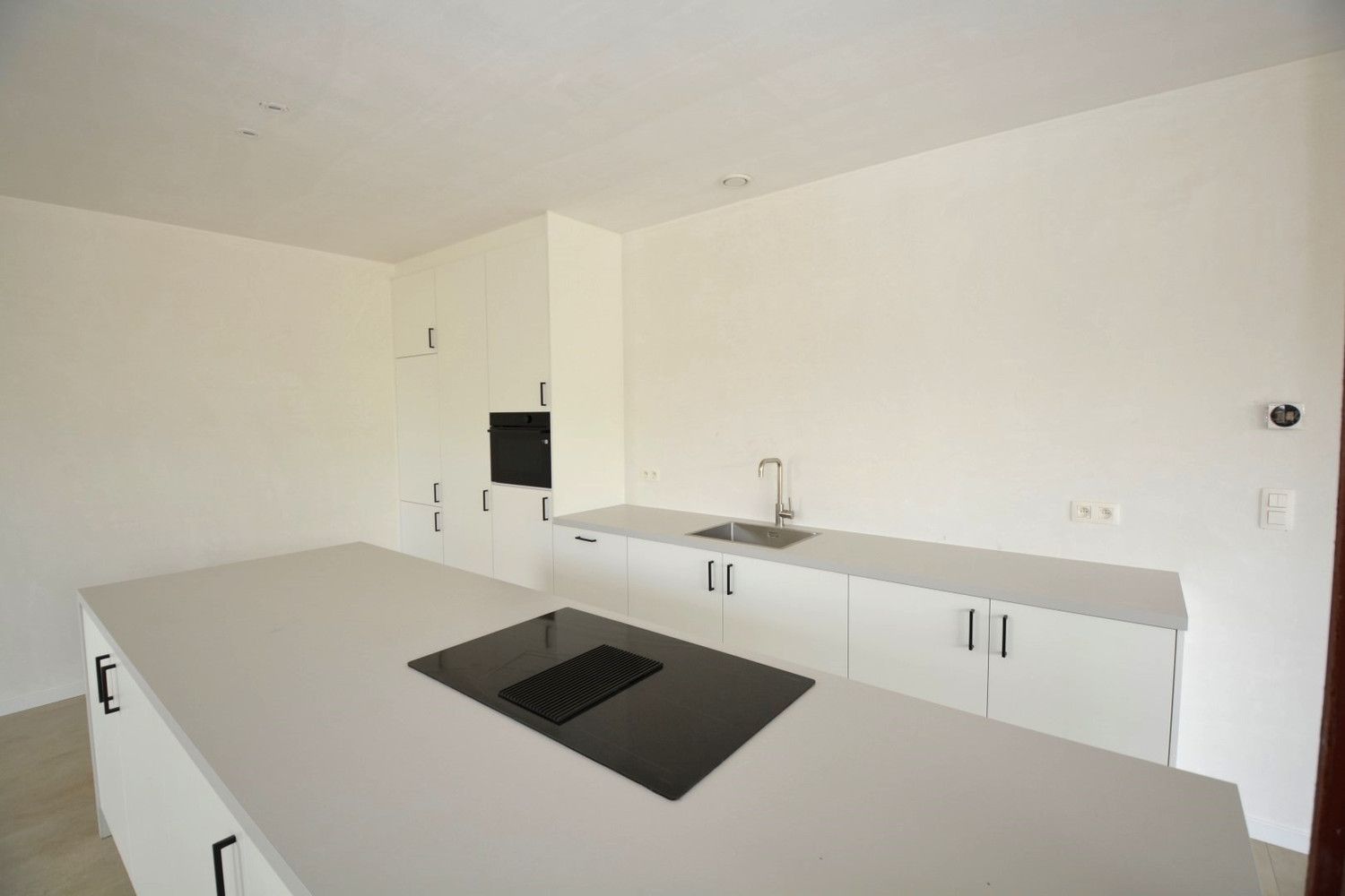 NIEUWBOUWWONING MET 4 SLK, TUIN EN PARKEERPLAATS! foto 6
