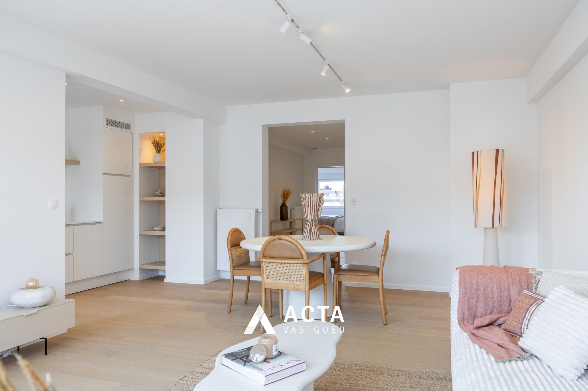 Gerenoveerd appartement op de zesde verdieping aan het Leopold I Plein foto 3