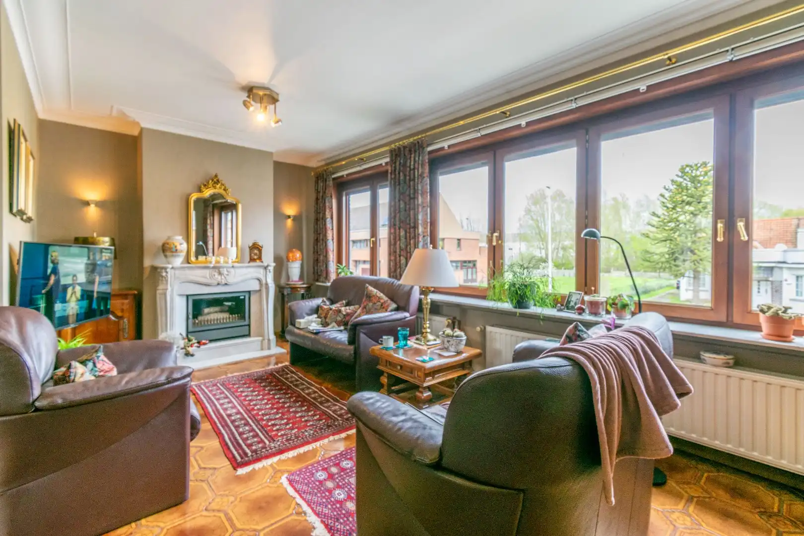 Een perfect onderhouden, degelijke bel-étage te Lot! foto 4