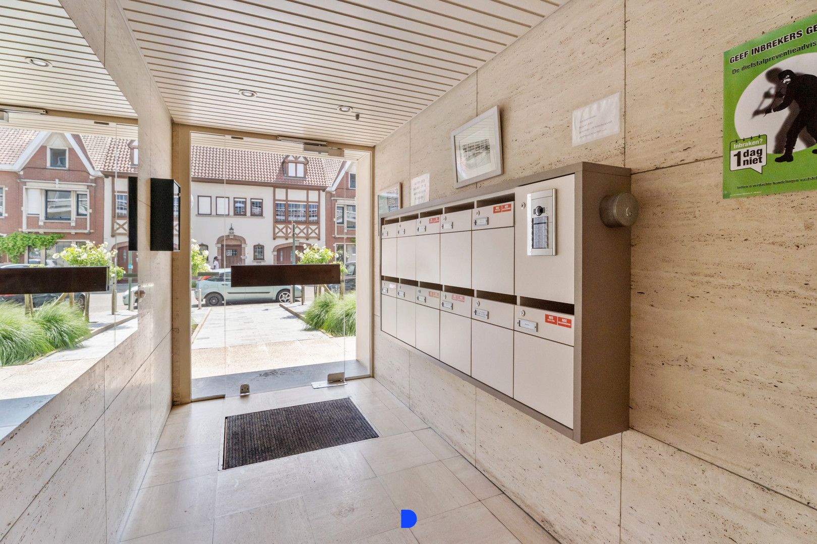 Interessant appartement met 2 slaapkamers en garage! foto 3