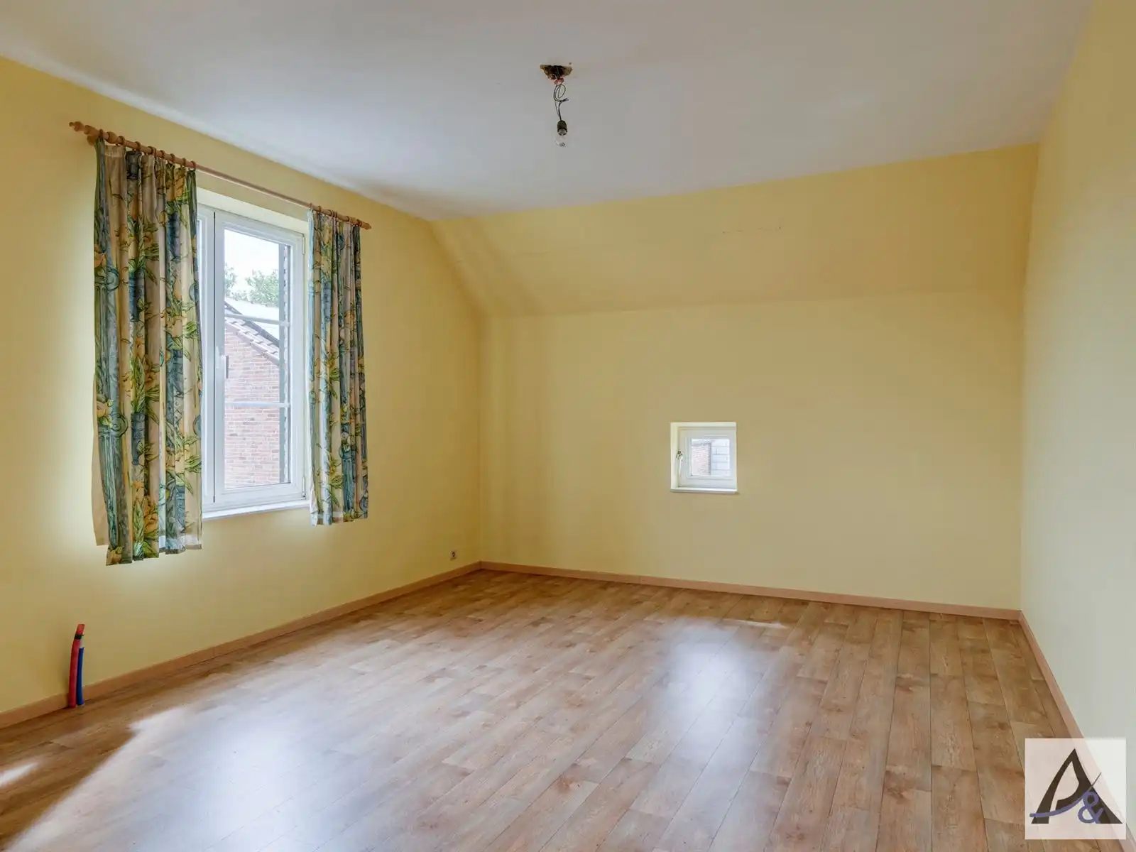 Exclusieve villa met ruime loods in hartje Munsterbilzen foto 44