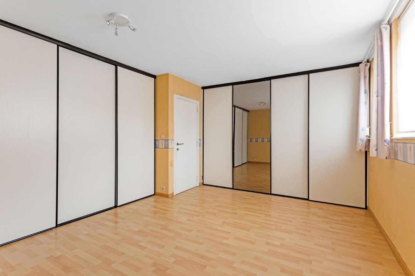 Centraal gelegen, op te frissen woning met 2 à 3 slpk., inpandige garage en tuin foto 22