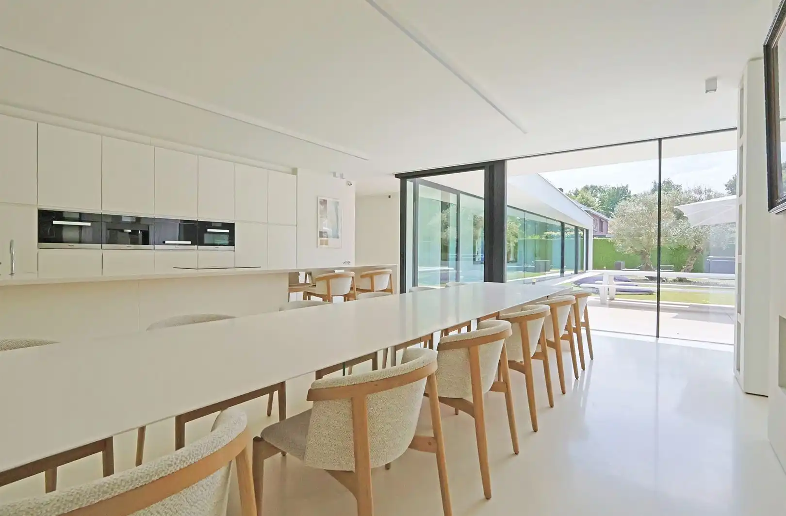 Exclusieve laagbouwvilla in residentiële buurt foto 6