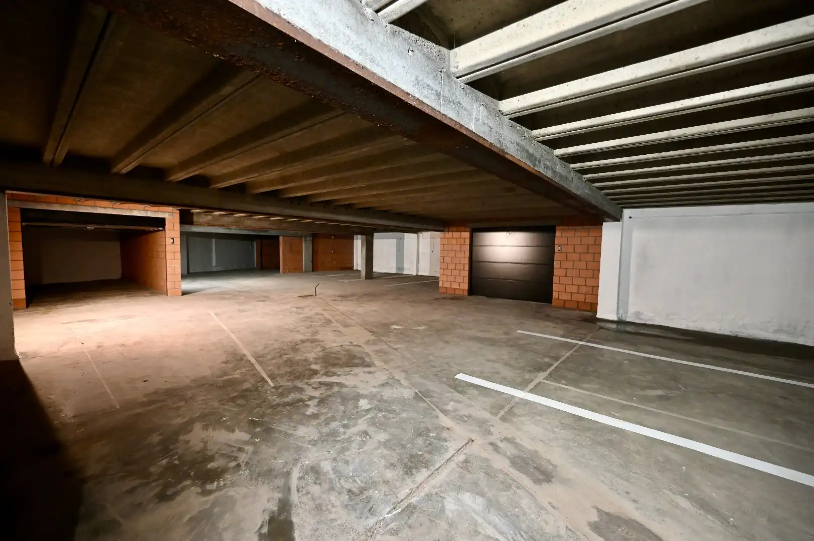 RUIME GARAGEBOX OP CENTRALE LIGGING NABIJ MERCATOR foto 2