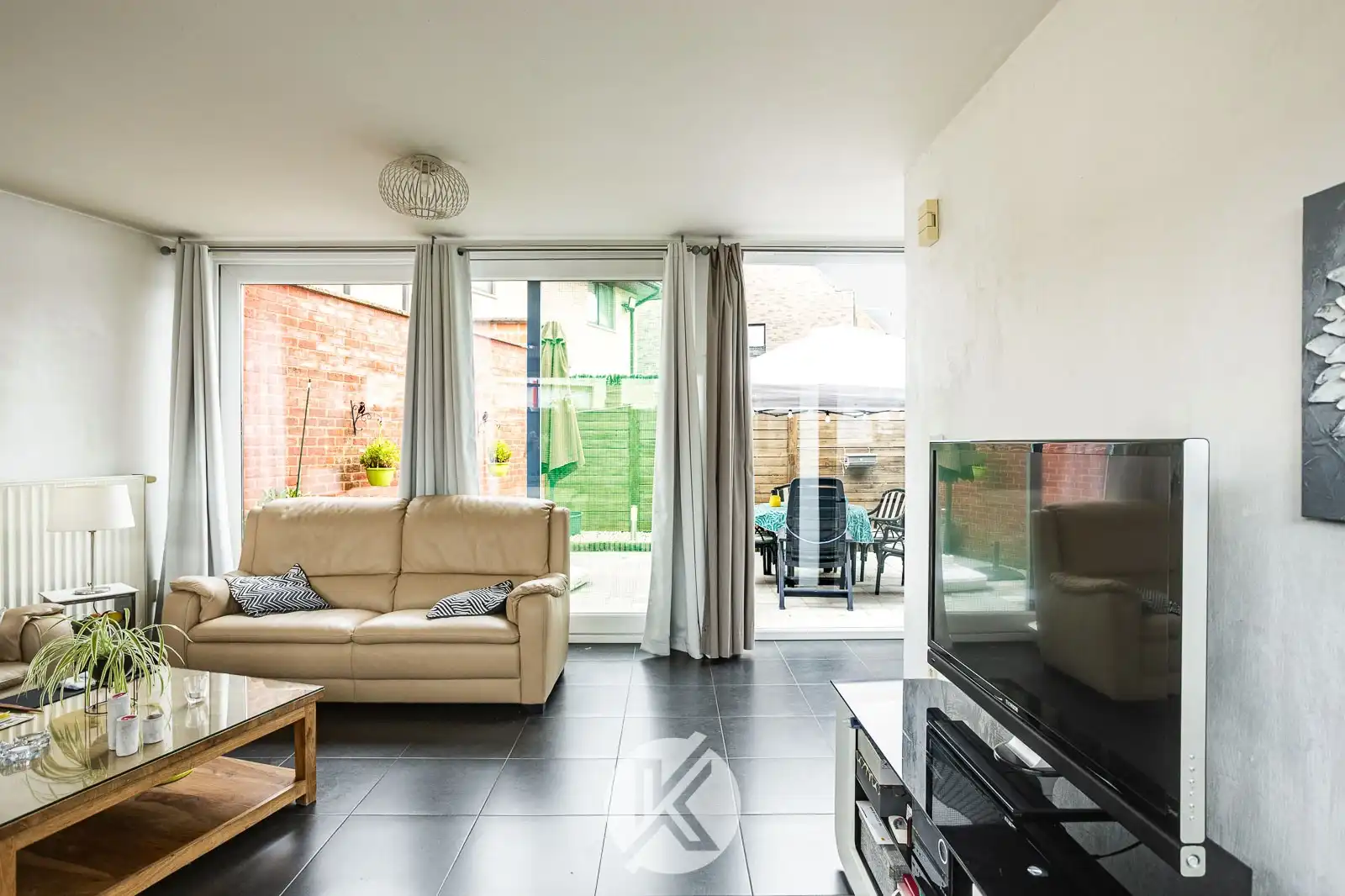 Moderne gezinswoning met aparte garage foto 6