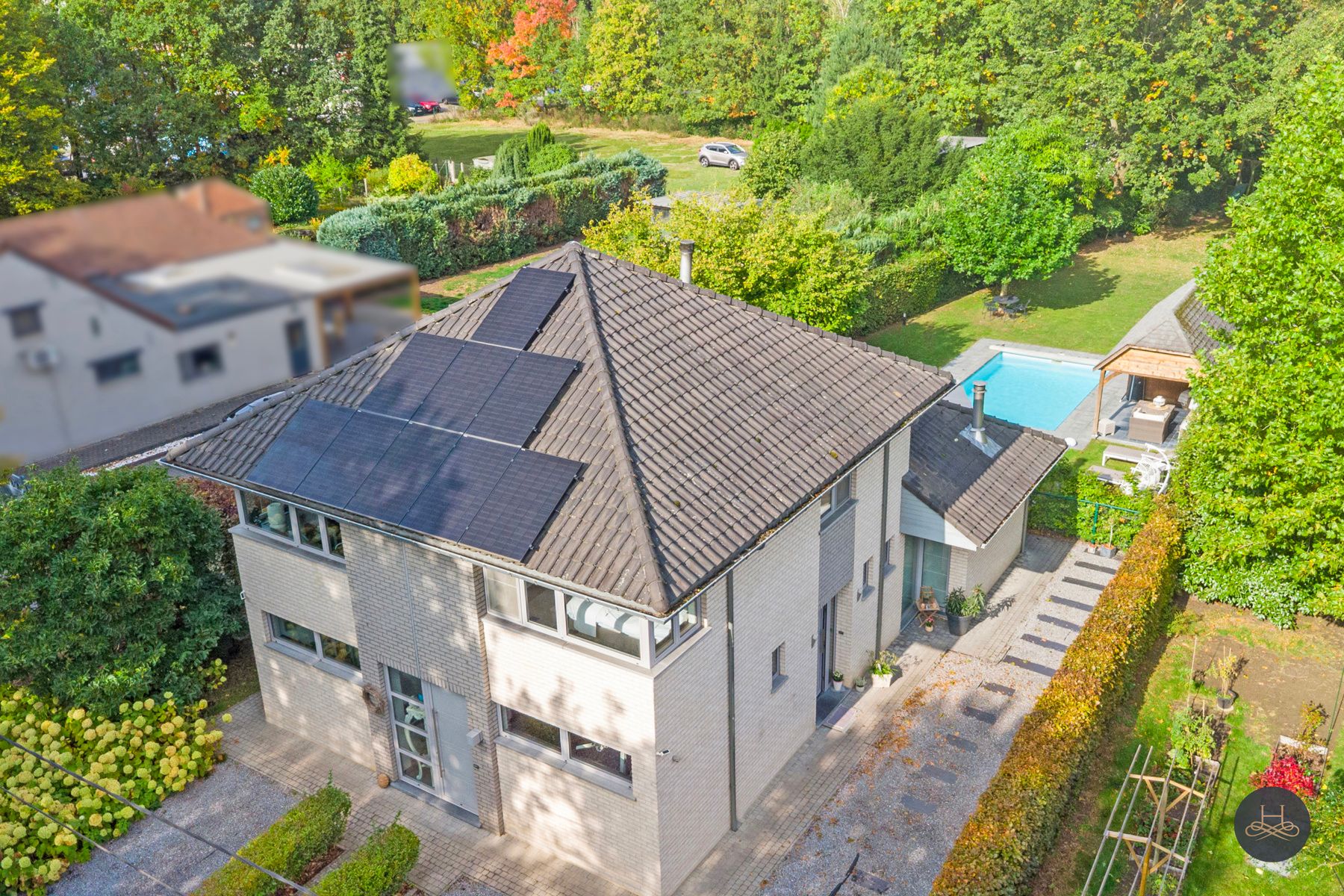 Imposante ruime villa met zwembad en een prachtige tuin foto 5