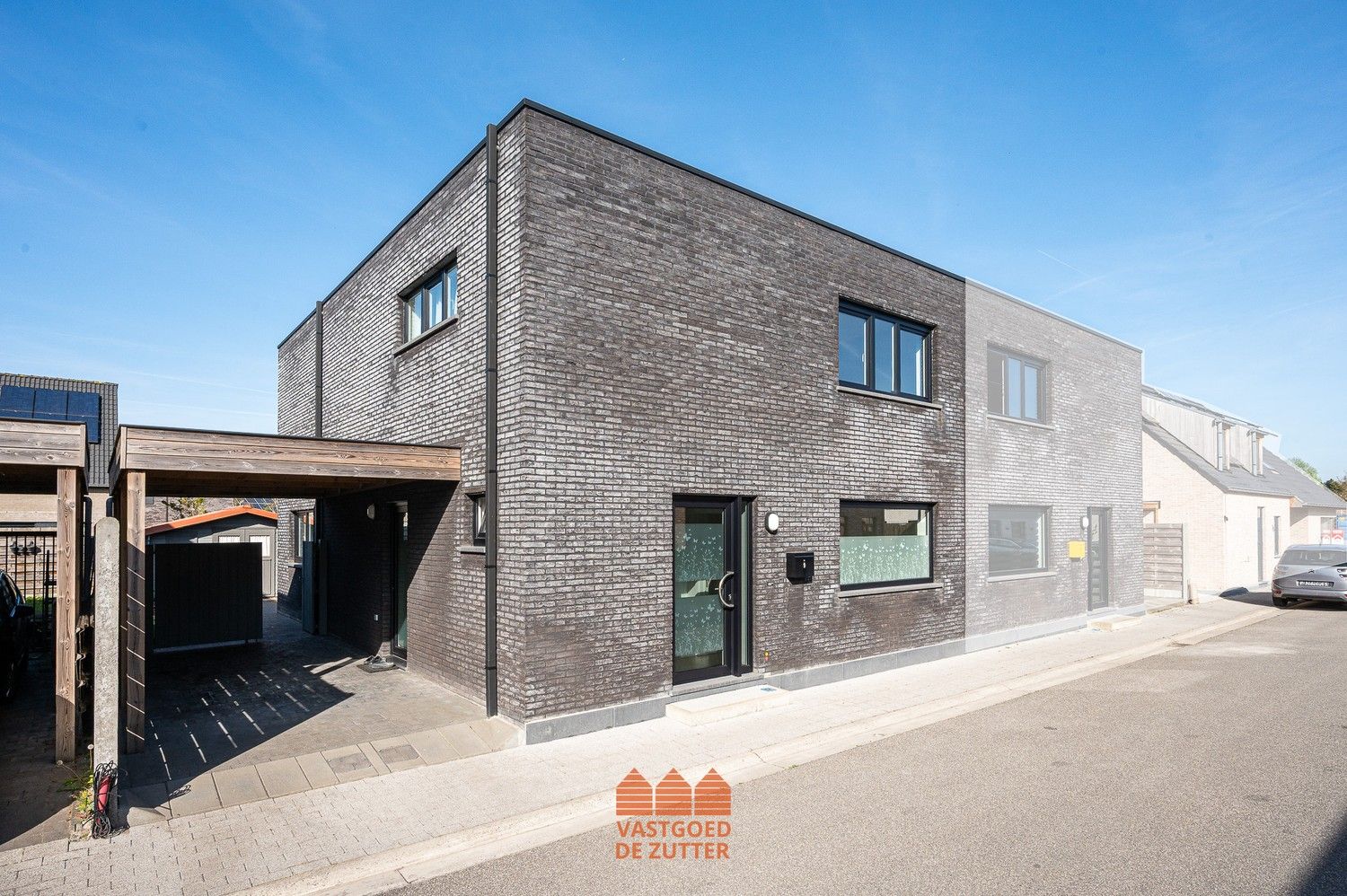 Ruime en energiezuinige woning in een rustige woonwijk te Sint-Laureins foto {{pictureIndex}}