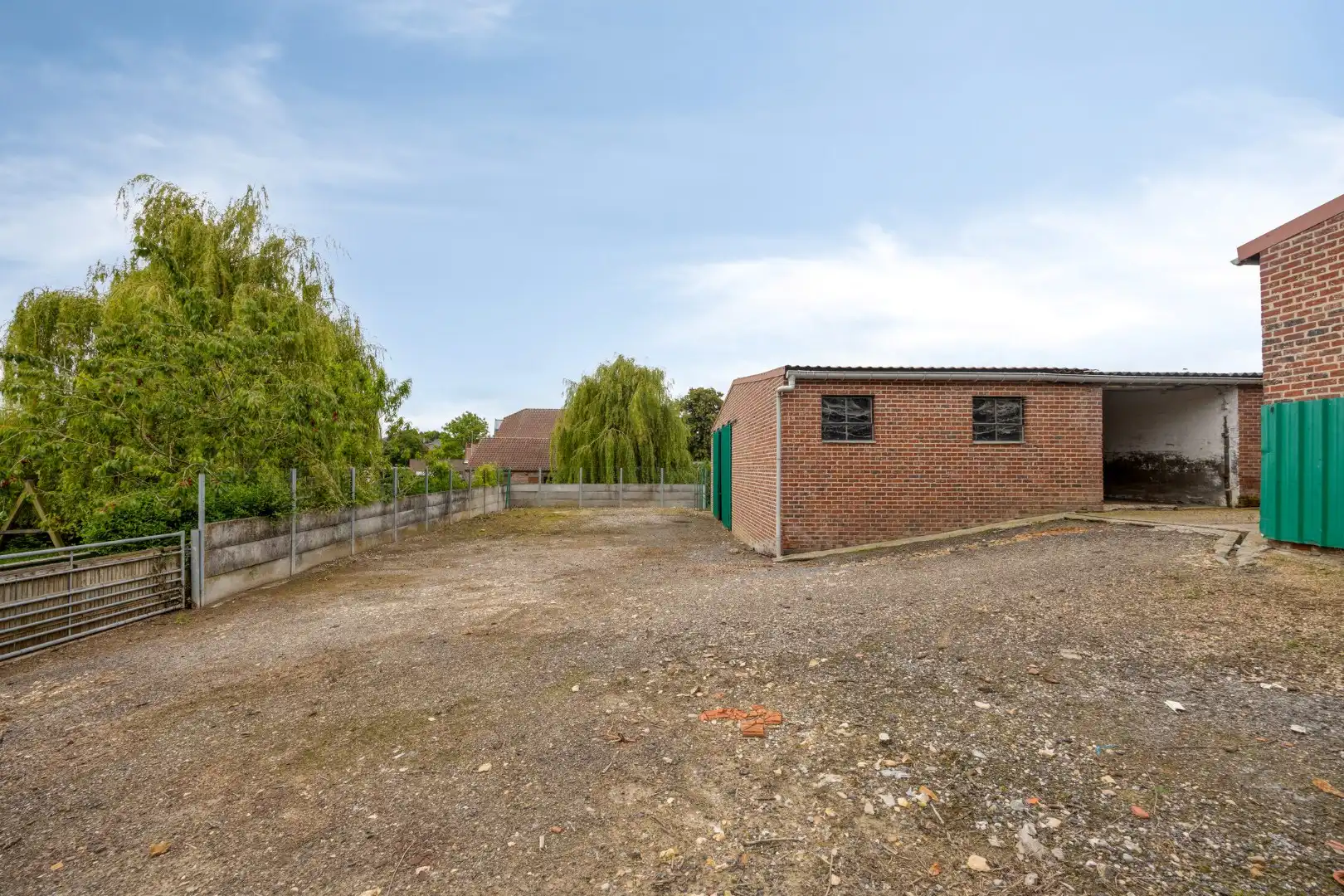 Hoevewoning met binnenkoer, stallingen en grote opslagruimte foto 25