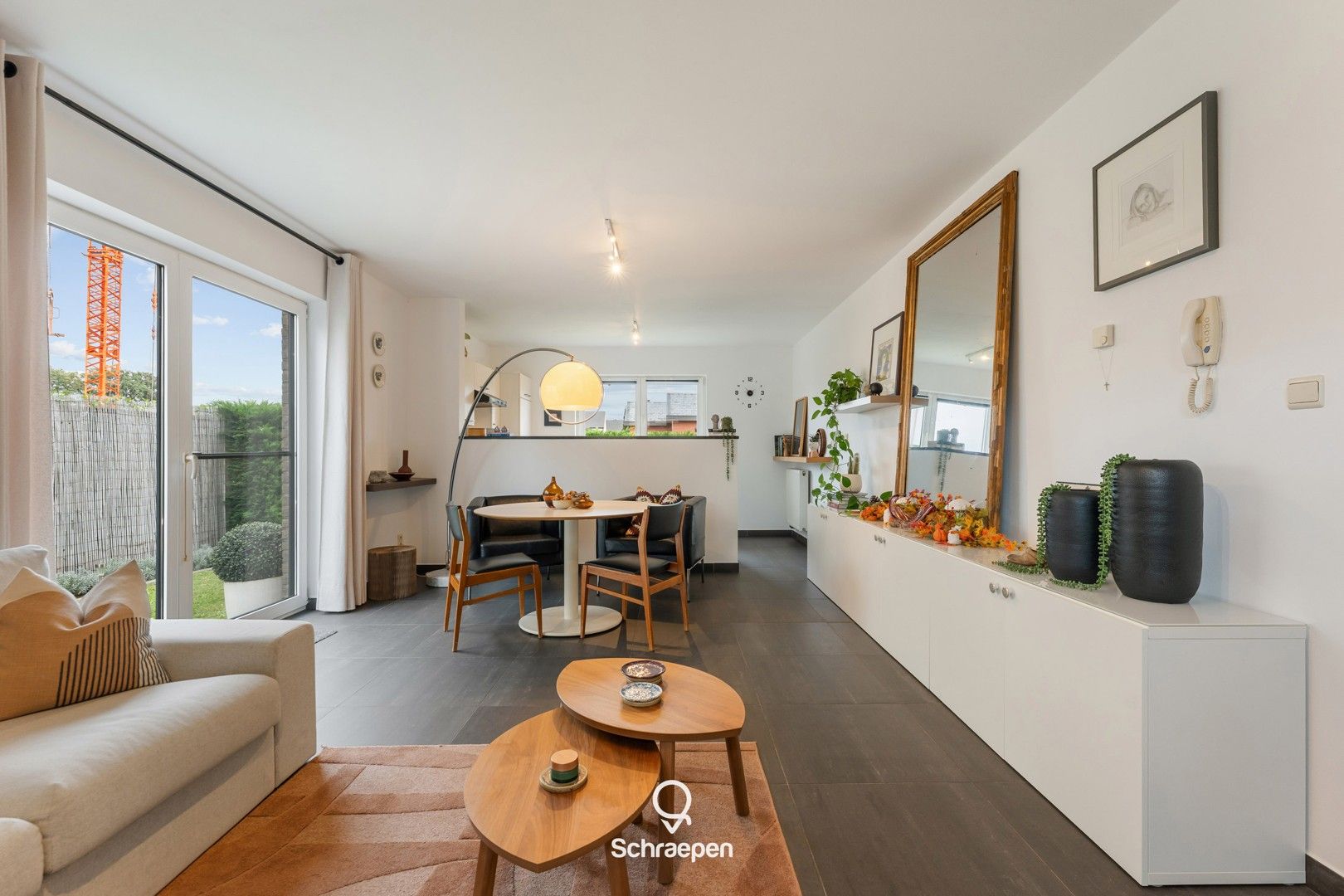 Gelijkvloers appartement met 2 slpks, onderhoudsvriendelijke tuin en garage te Zonhoven-centrum! foto {{pictureIndex}}
