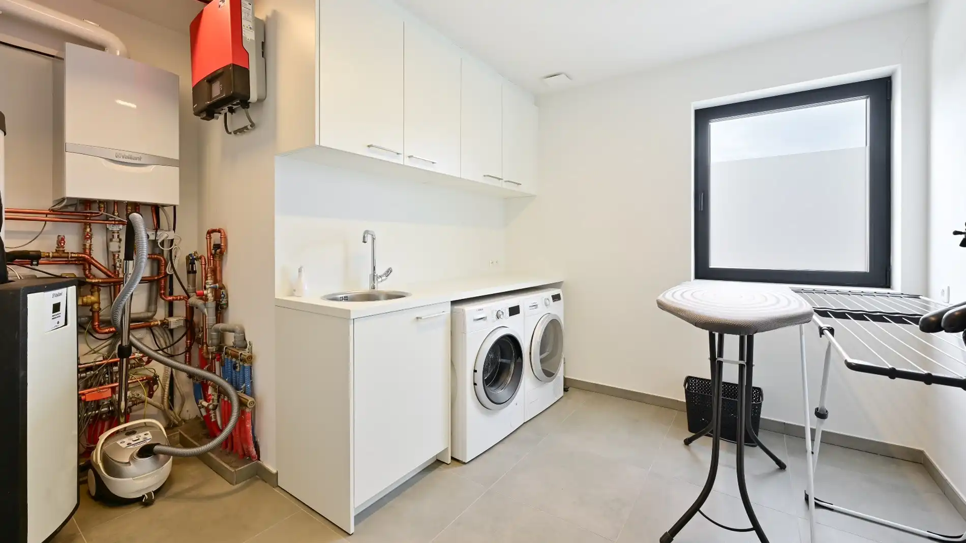 Hedendaagse villa (°2017) gelegen vlakbij het centrum van Knokke. foto 28