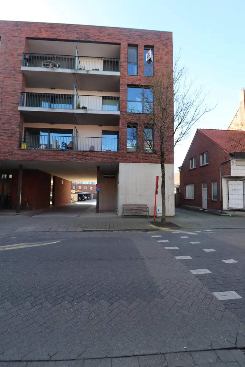 Studio op de dakverdieping met lift,  terras en kelderberging. foto {{pictureIndex}}