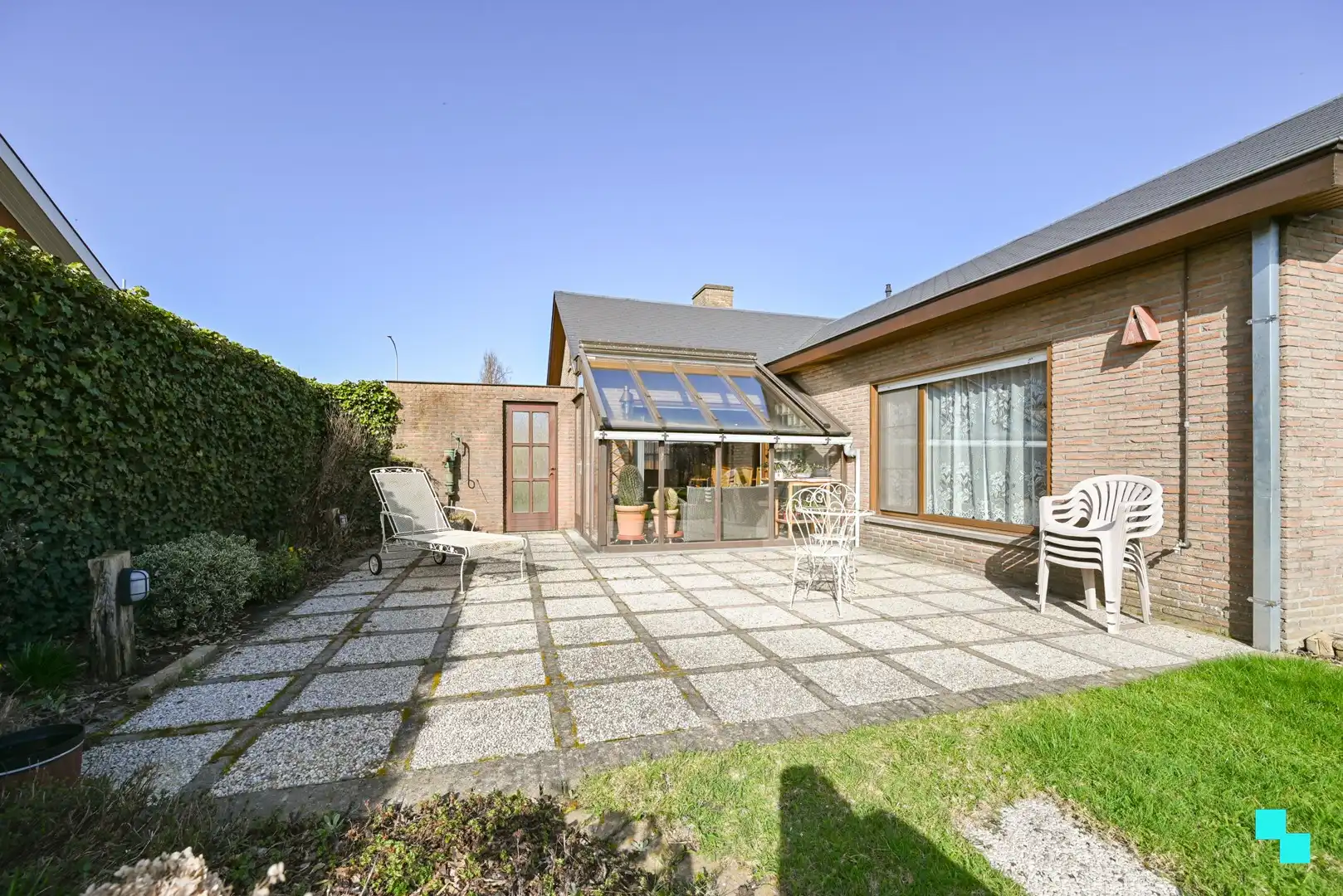 Goed onderhouden villa met garage te Izegem foto 11