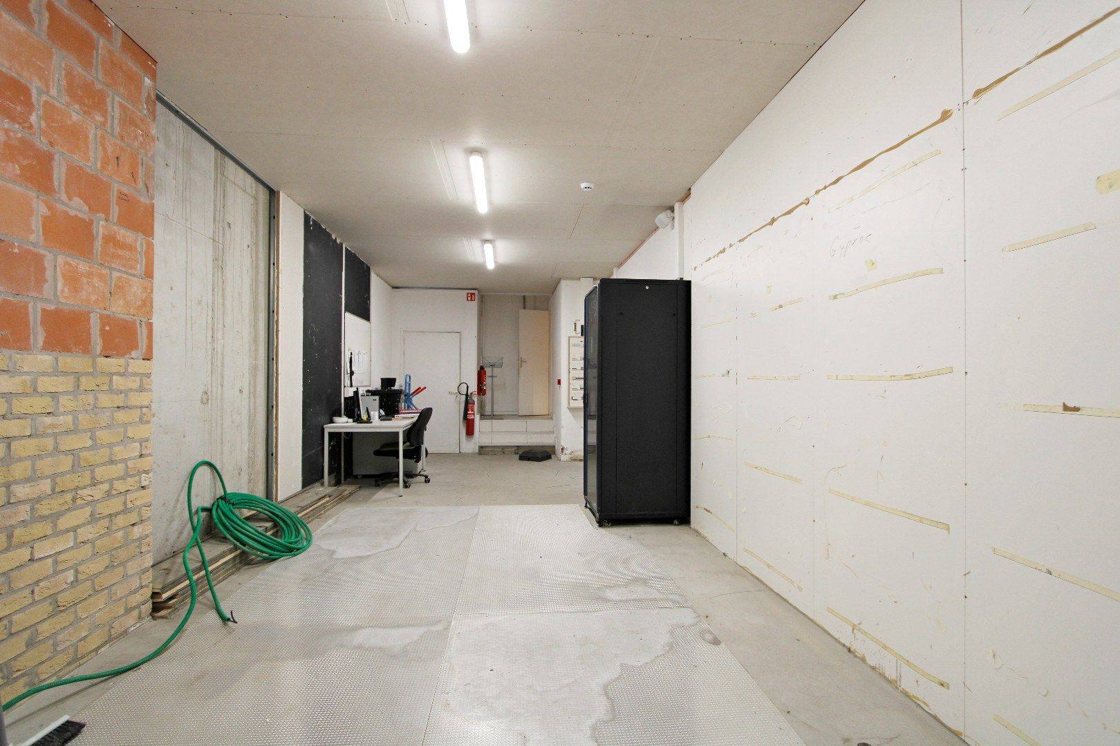 Goed gelegen handelspand Lippenslaan 328 te huur foto 9