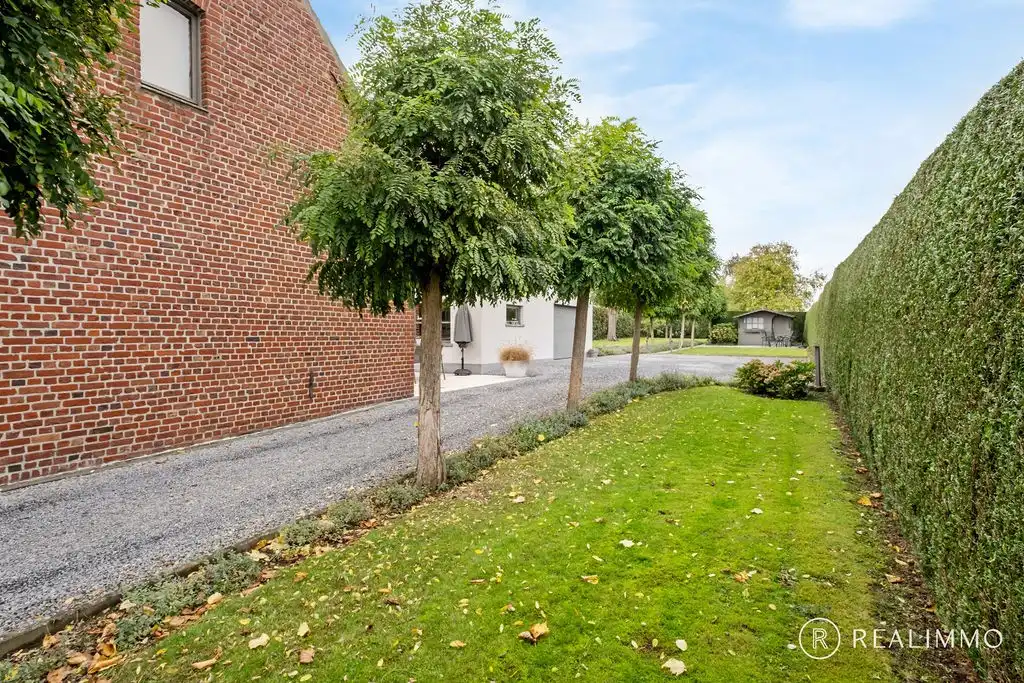 Leuke alleenstaande woning op 1410m² foto 4